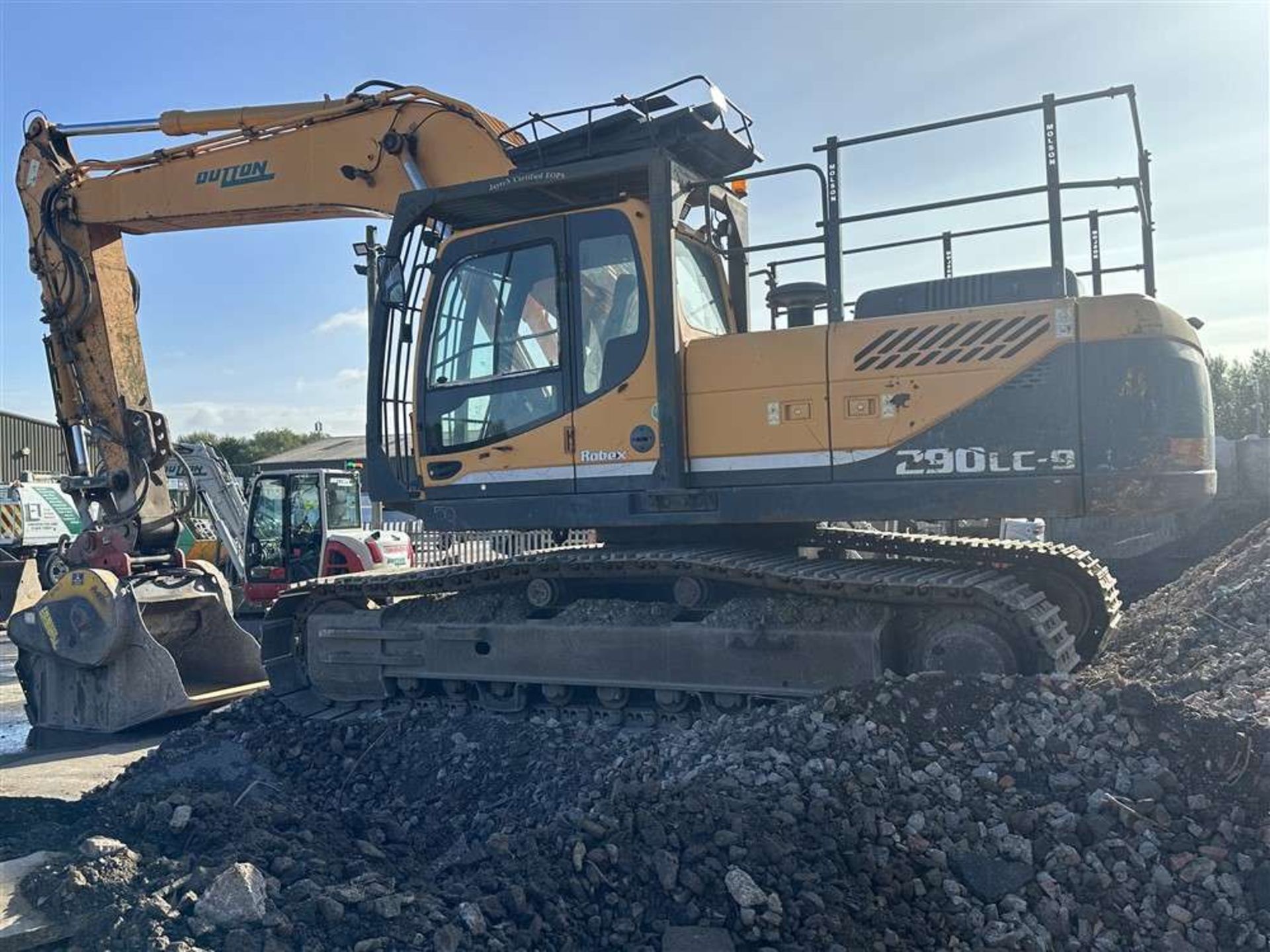 2012 Hyundai 290LC - 9 360 Demo Spec Excavator c/w Lehnhoff Auto Hitch, Buckets & Greaser - Image 4 of 11