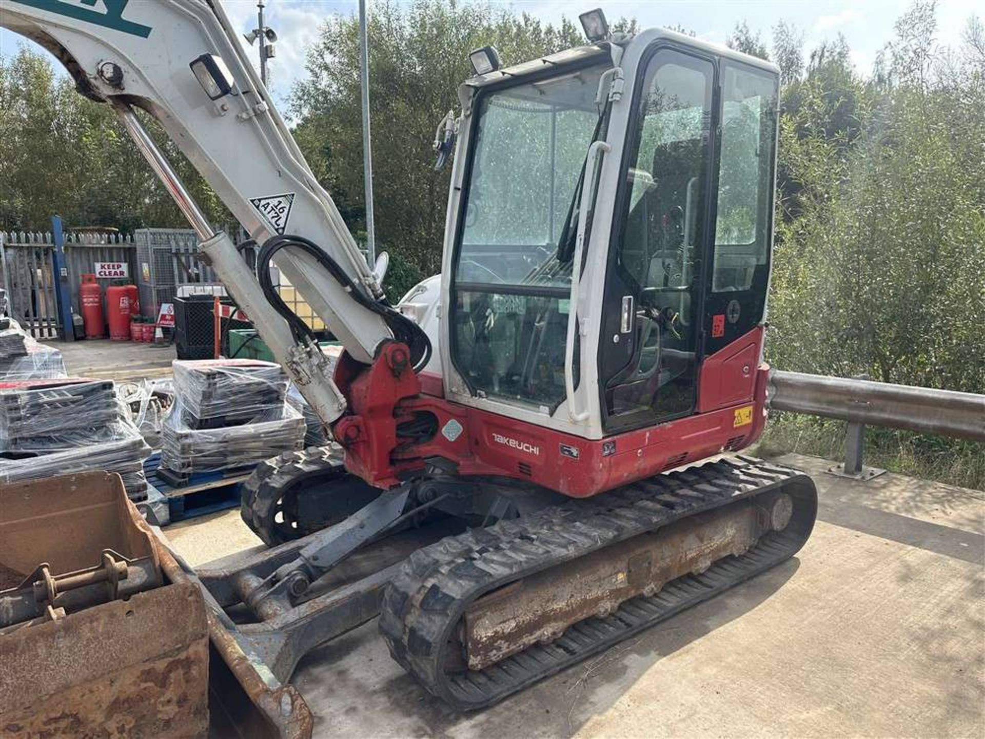 2019 Takeuchi TB260 Tracked Excavator c/w 4 x Buckets & Air Con - Image 3 of 9