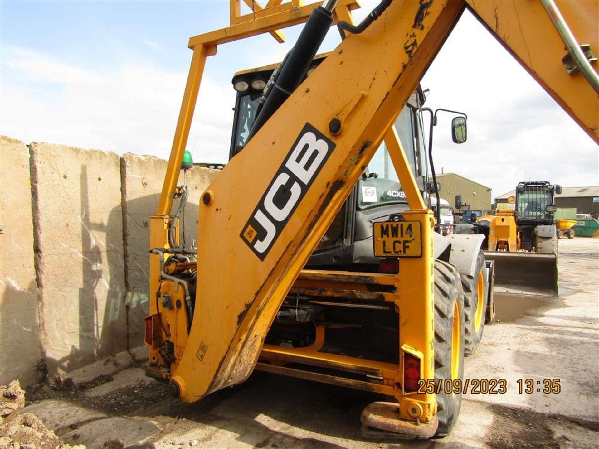 2014 14 reg JCB 4CX Super Site Master with Pole Height Limiters Spec & 4 Buckets - Image 4 of 10