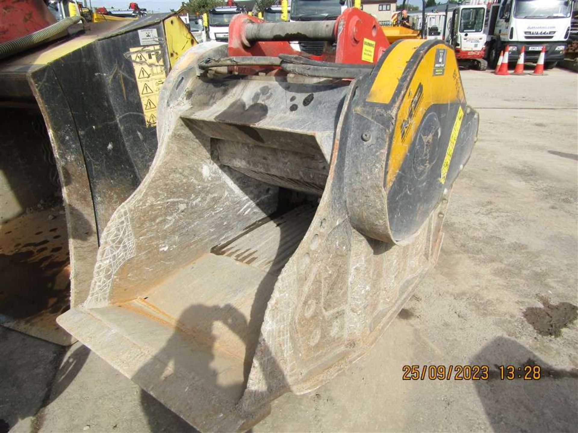 2020 MB BF90-3 Crusher Bucket c/w Lehnhoff Variolock Hitch