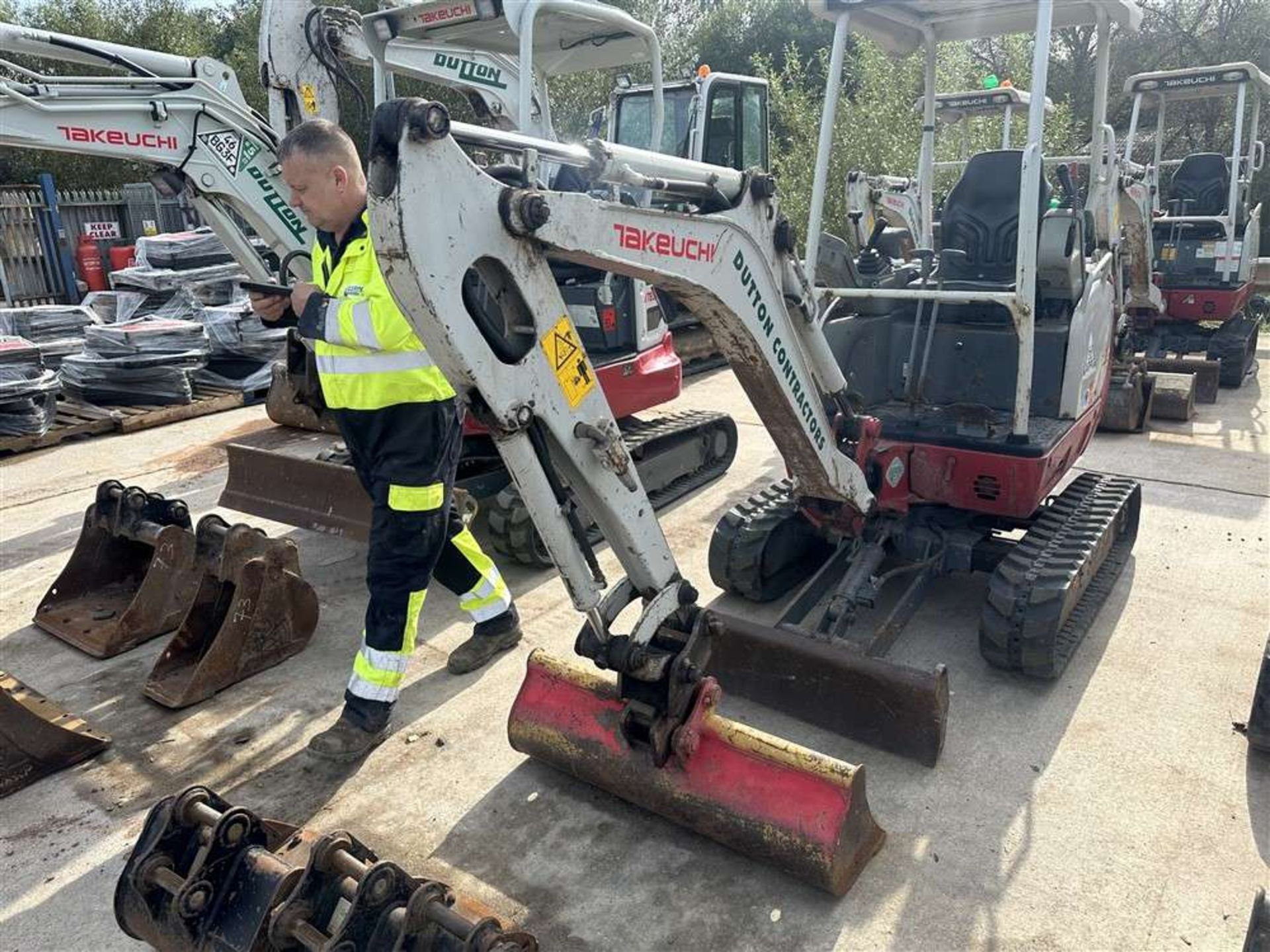 2017 Takeuchi TB216 Tracked Excavator c/w 5 x Buckets - Image 2 of 7