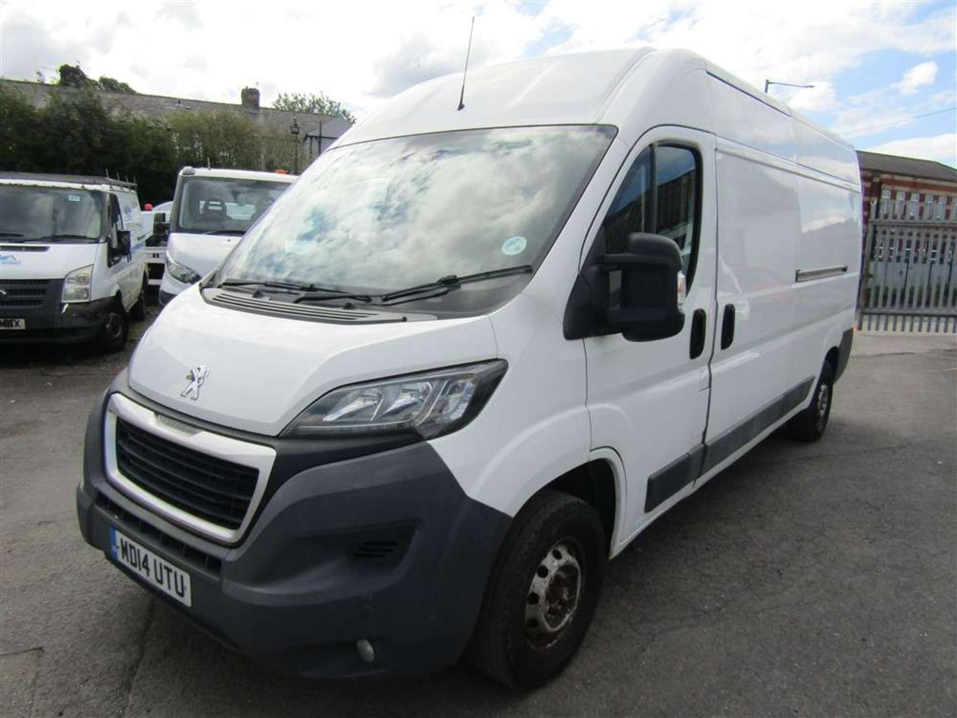 2014 14 reg Peugeot Boxer 335 Professional L3H2 HDI (On VCAR) - Image 2 of 7