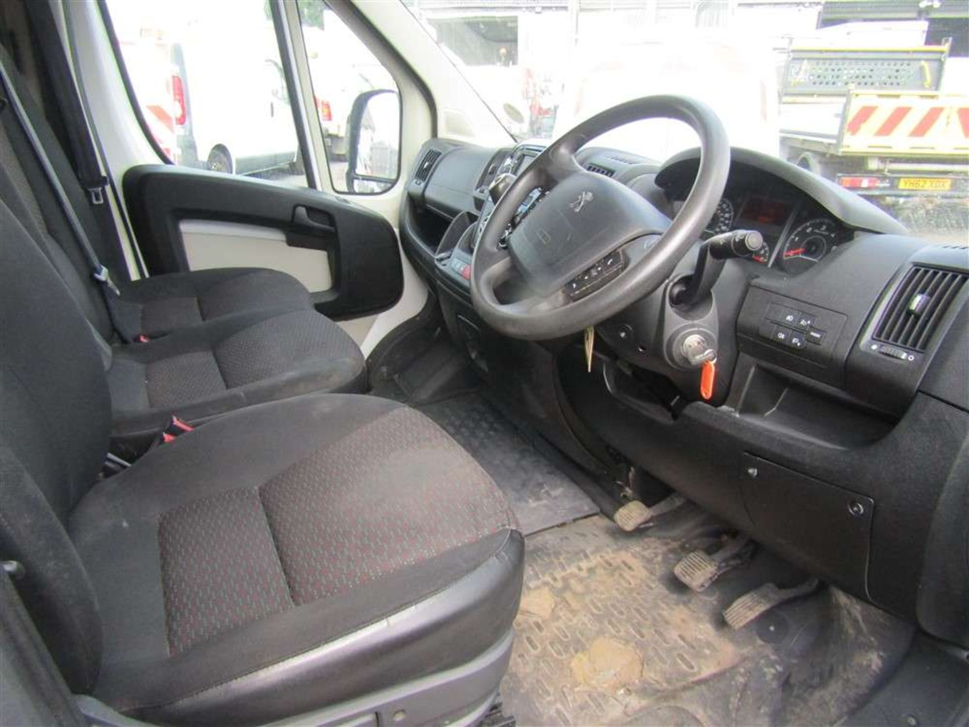 2014 14 reg Peugeot Boxer 335 Professional L3H2 HDI (On VCAR) - Image 6 of 7