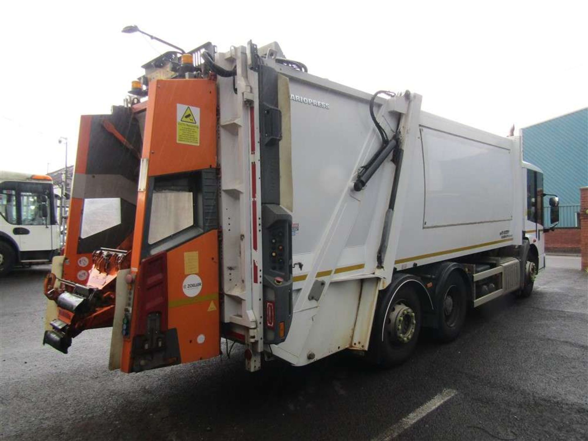 2017 67 reg Mercedes Econic 2630 Refuse Wagon (Direct Council) - Image 4 of 6