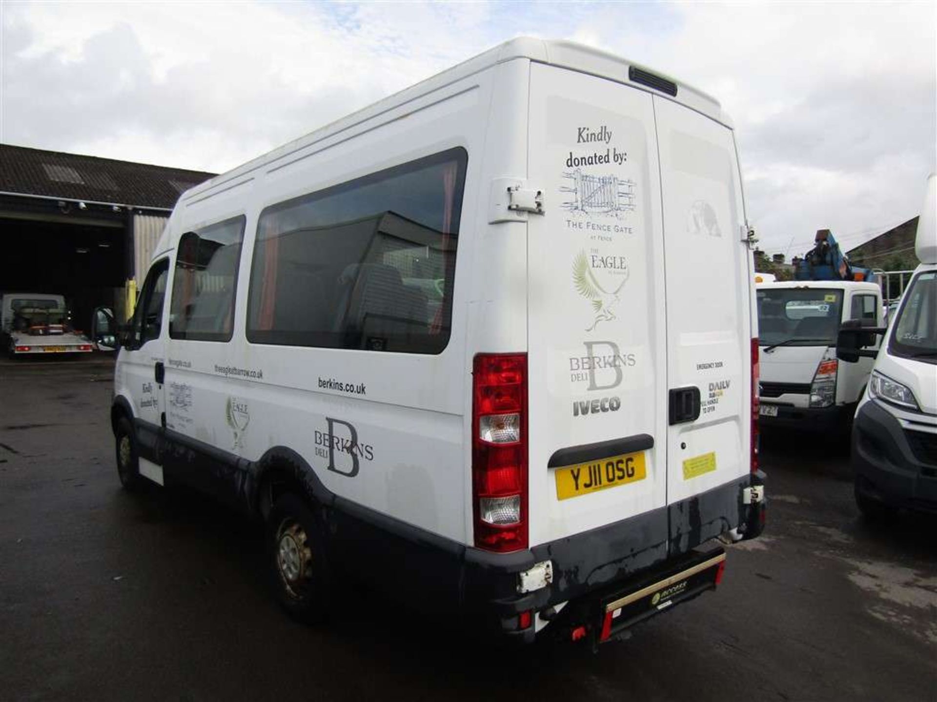 2011 11 reg Iveco Daily 35S11 MWB 10 seater Minibus (Direct NHS) - Image 3 of 7