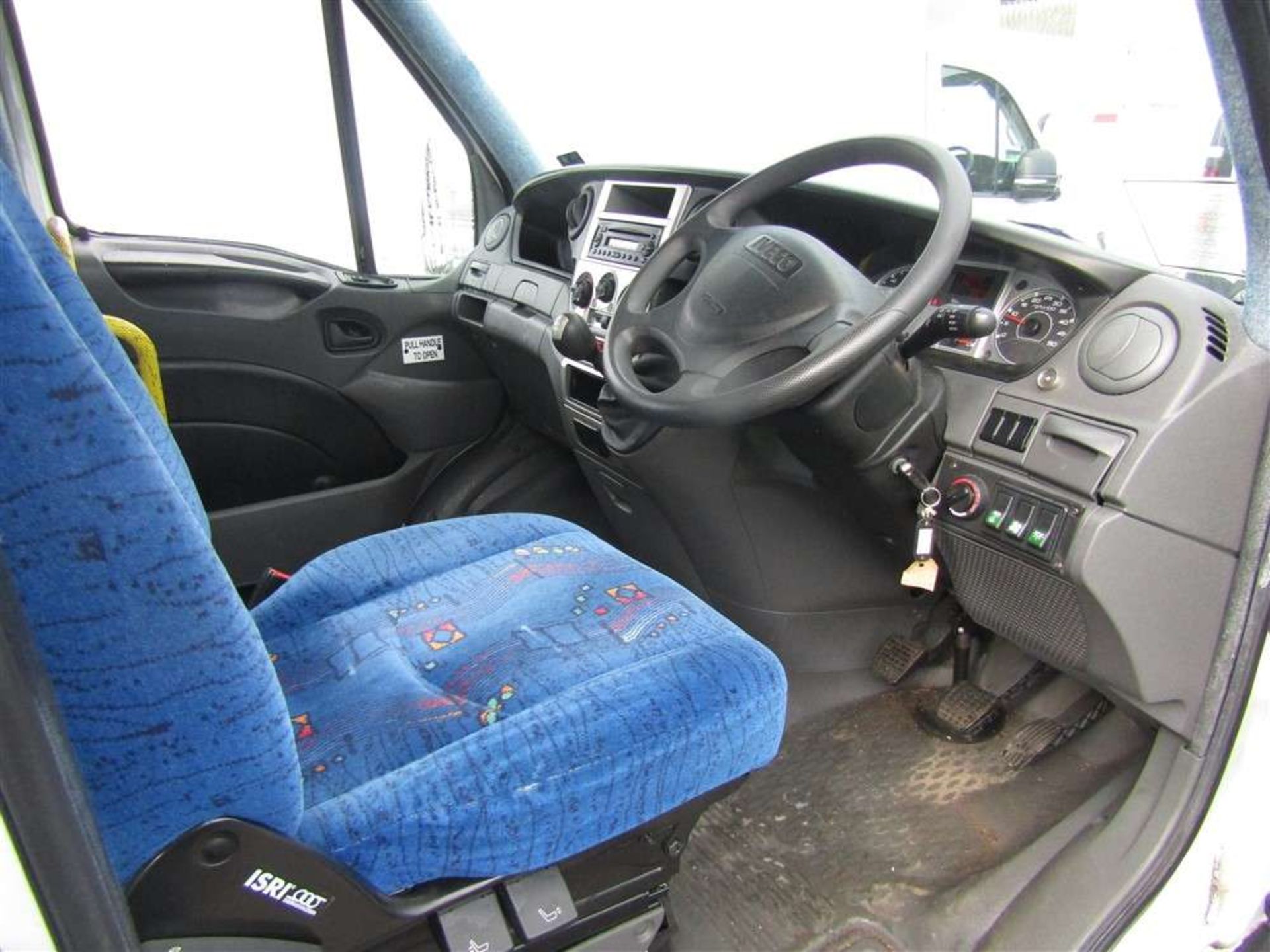 2011 11 reg Iveco Daily 35S11 MWB 10 seater Minibus (Direct NHS) - Image 6 of 7
