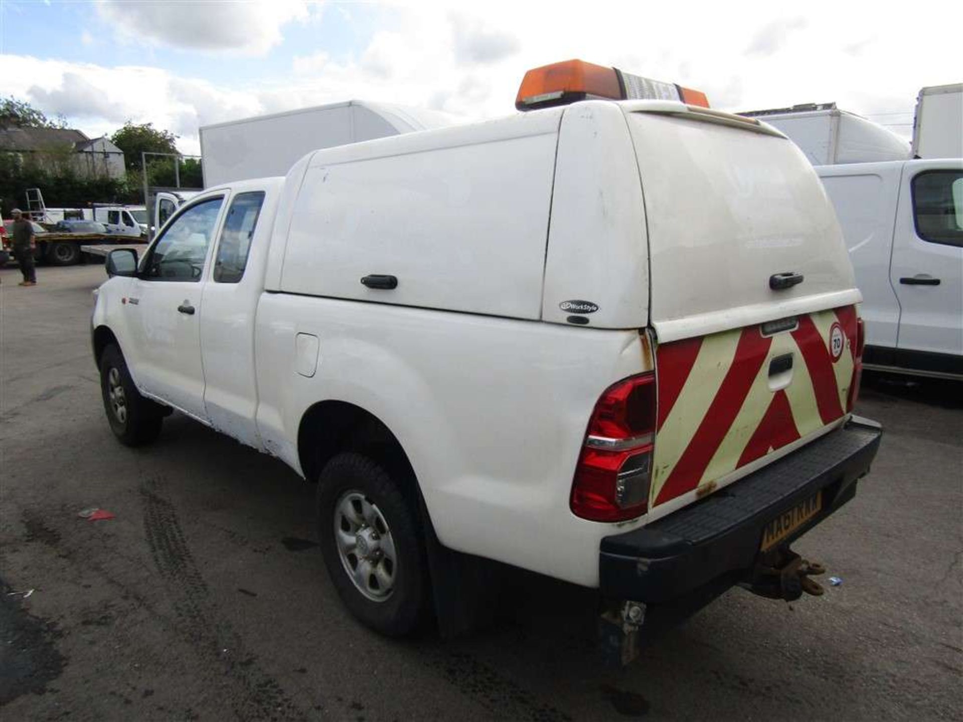2011 61 reg Toyota Hilux HL2 D-4D 4x4 ECB (Direct United Utilities Water) - Image 3 of 6