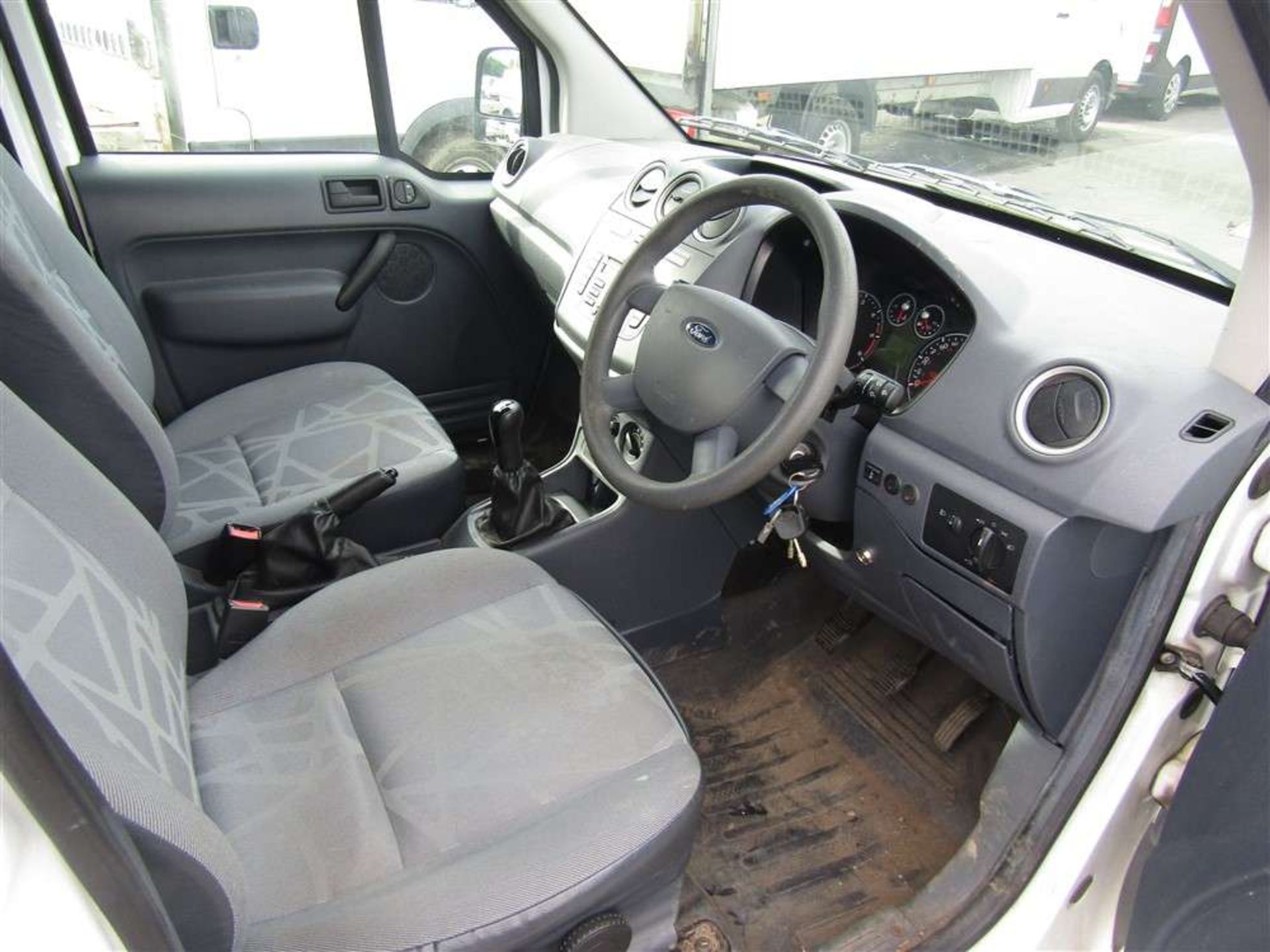 2013 13 reg Ford Transit Connect 90 T230 (Direct Council) - Image 5 of 8