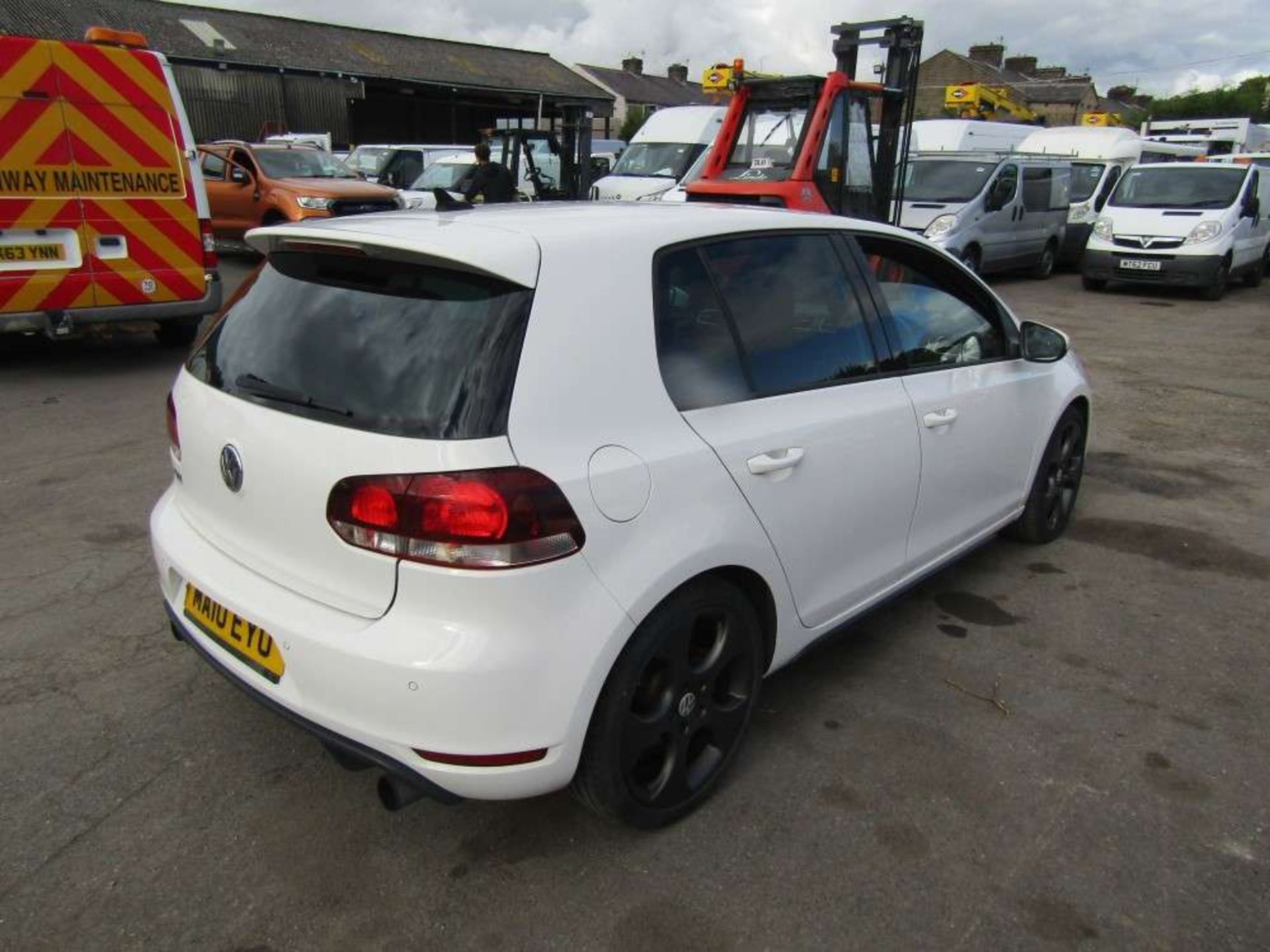 2010 10 reg Volkswagen Golf GTI S-A - Image 4 of 6