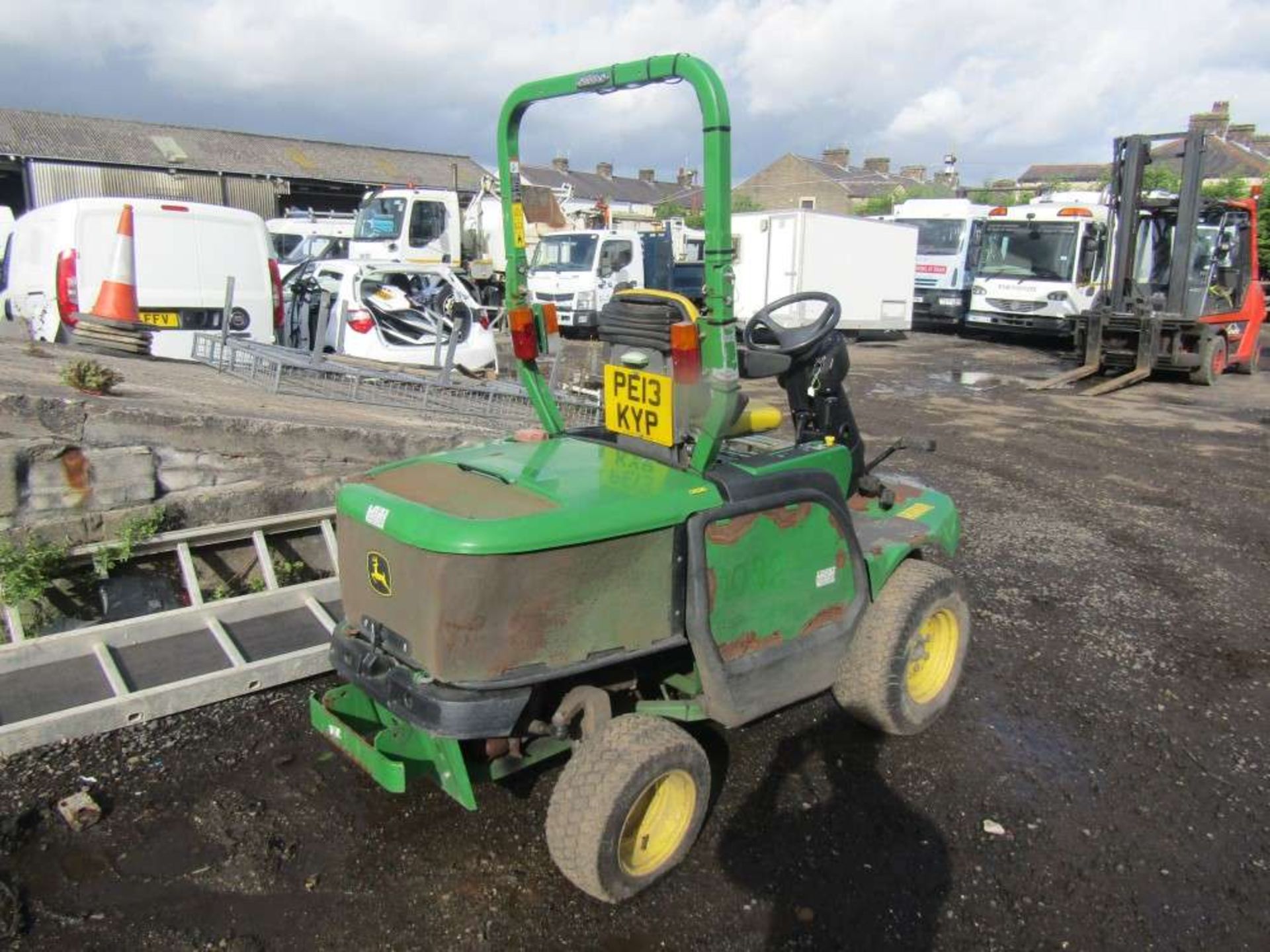 2013 13 reg John Deere Ride on Mower [Direct Council] - Image 4 of 5