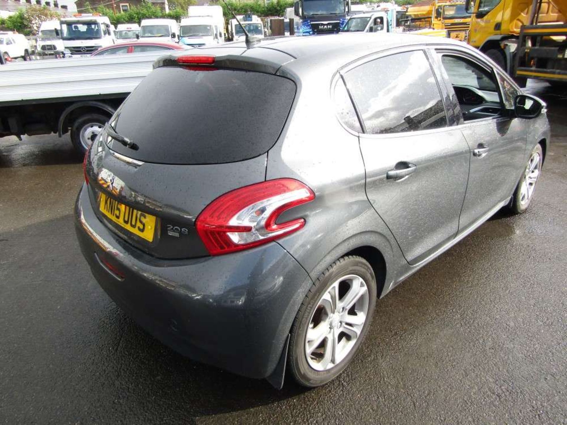 2015 15 reg Peugeot 208 Allure E-HDI - Image 4 of 6