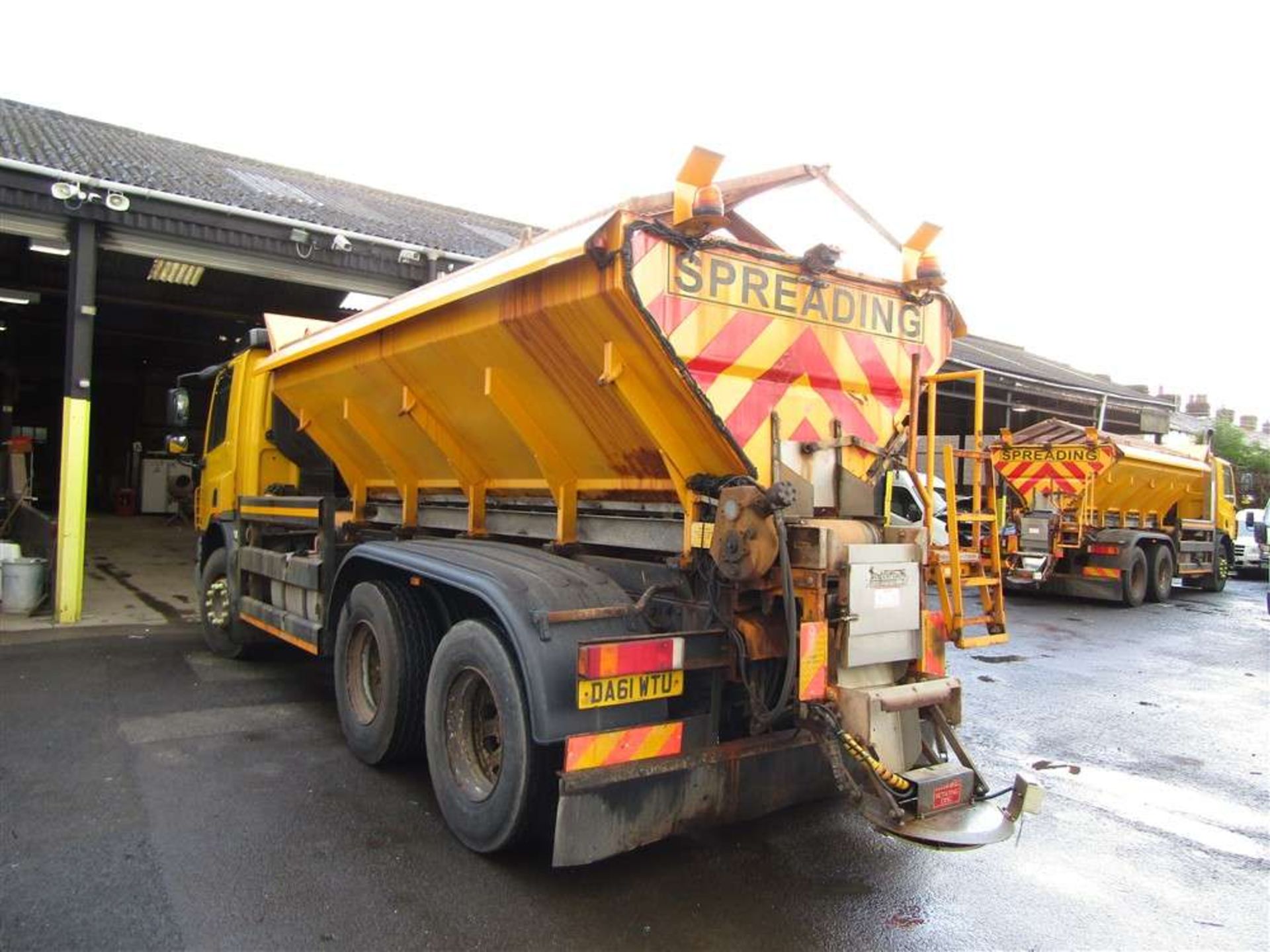 2012 61 reg DAF CF 75.360 6 x 4 Gritter - Image 3 of 6