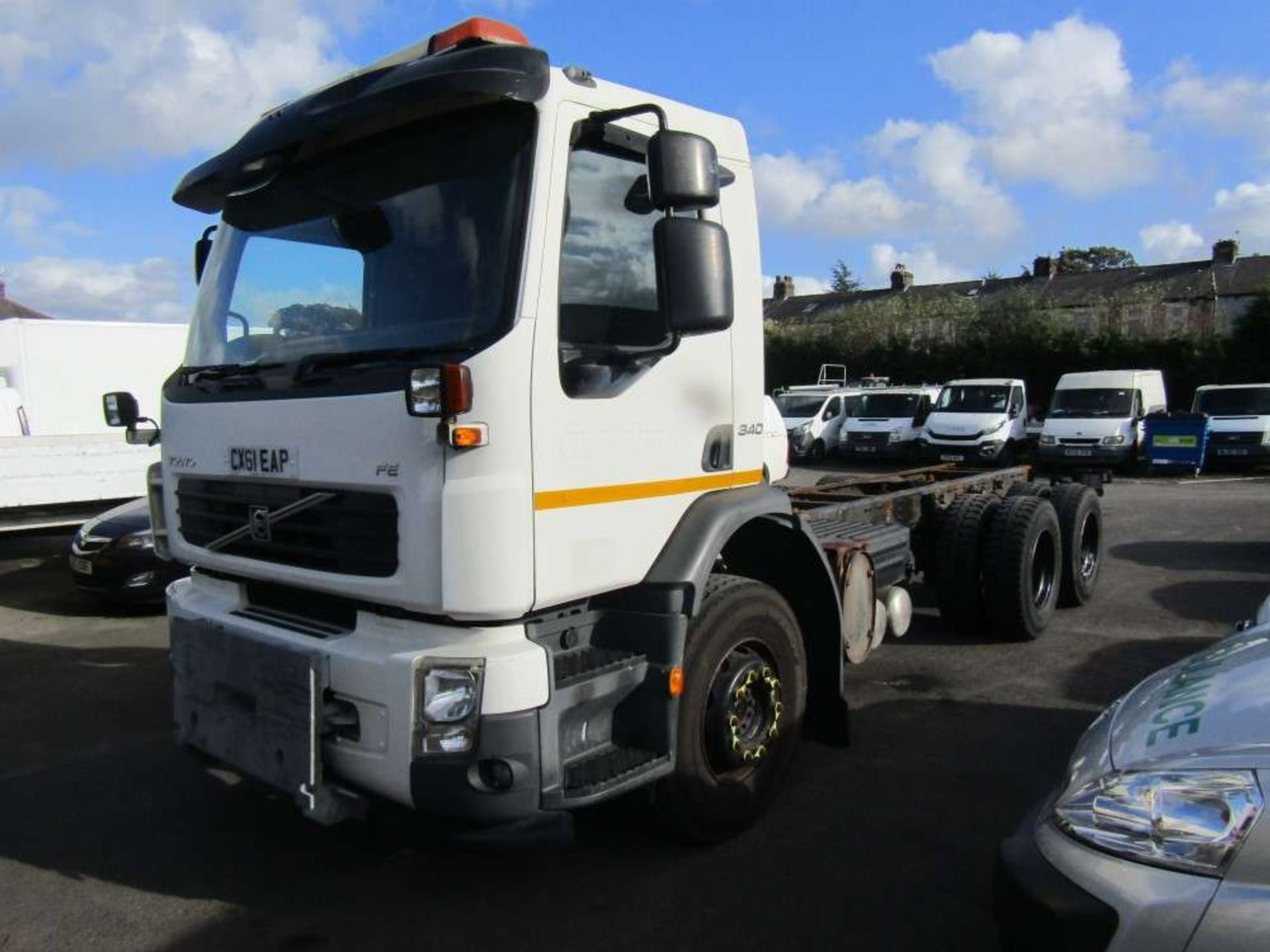 2011 61 reg Volvo 340 6 x 4 Chassis Cab - Image 2 of 7