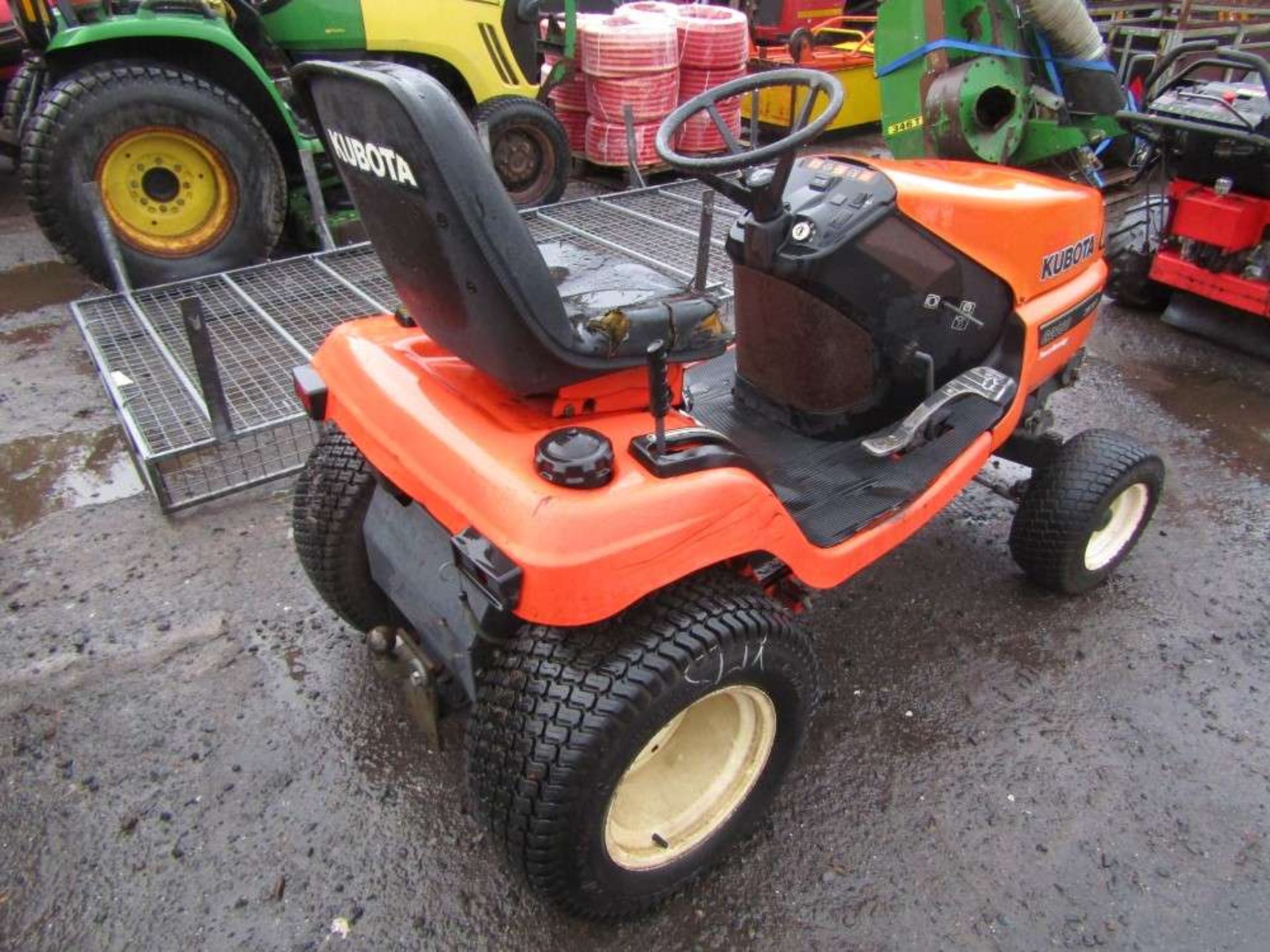 2001 Kubota G2160 Power Steering 3 Cylinder Diesel Tractor - Image 4 of 7