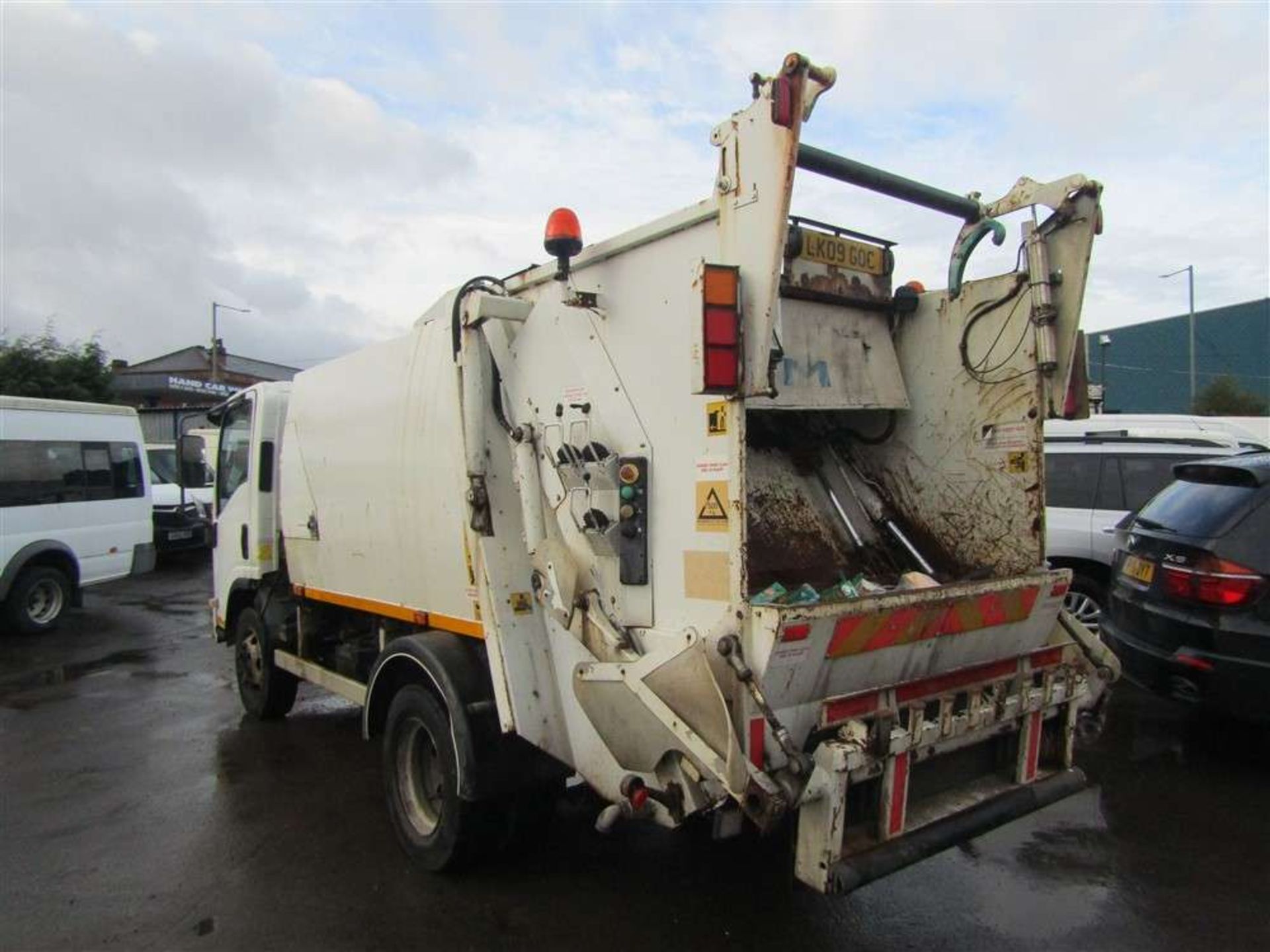 2009 09 Reg Isuzu NPR-7 Refuse Wagon (Direct Council) - Image 3 of 6