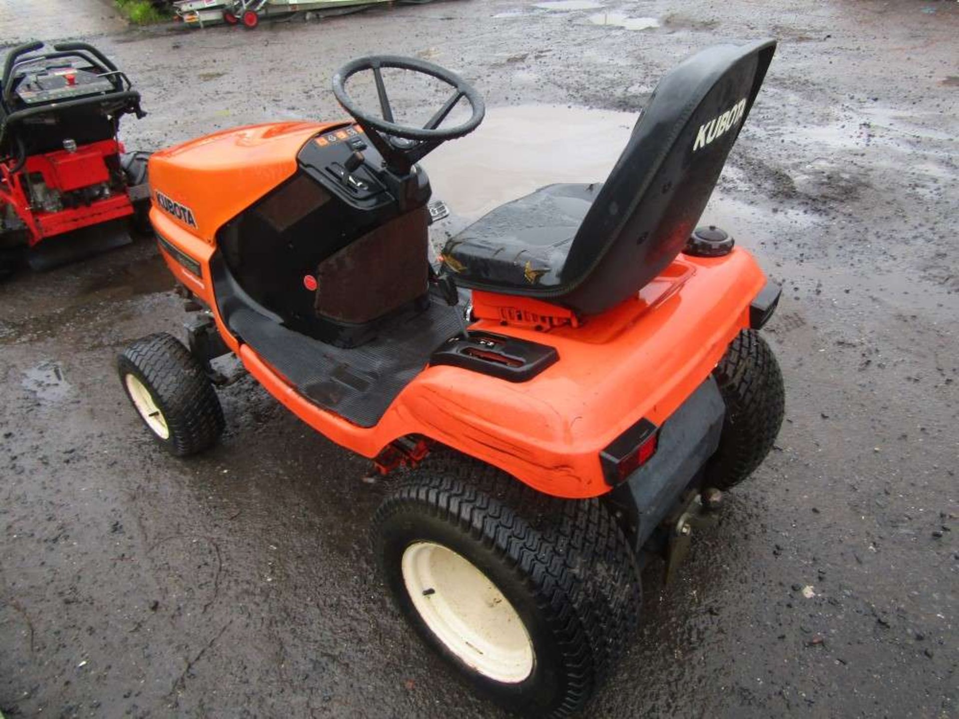 2001 Kubota G2160 Power Steering 3 Cylinder Diesel Tractor - Image 3 of 7