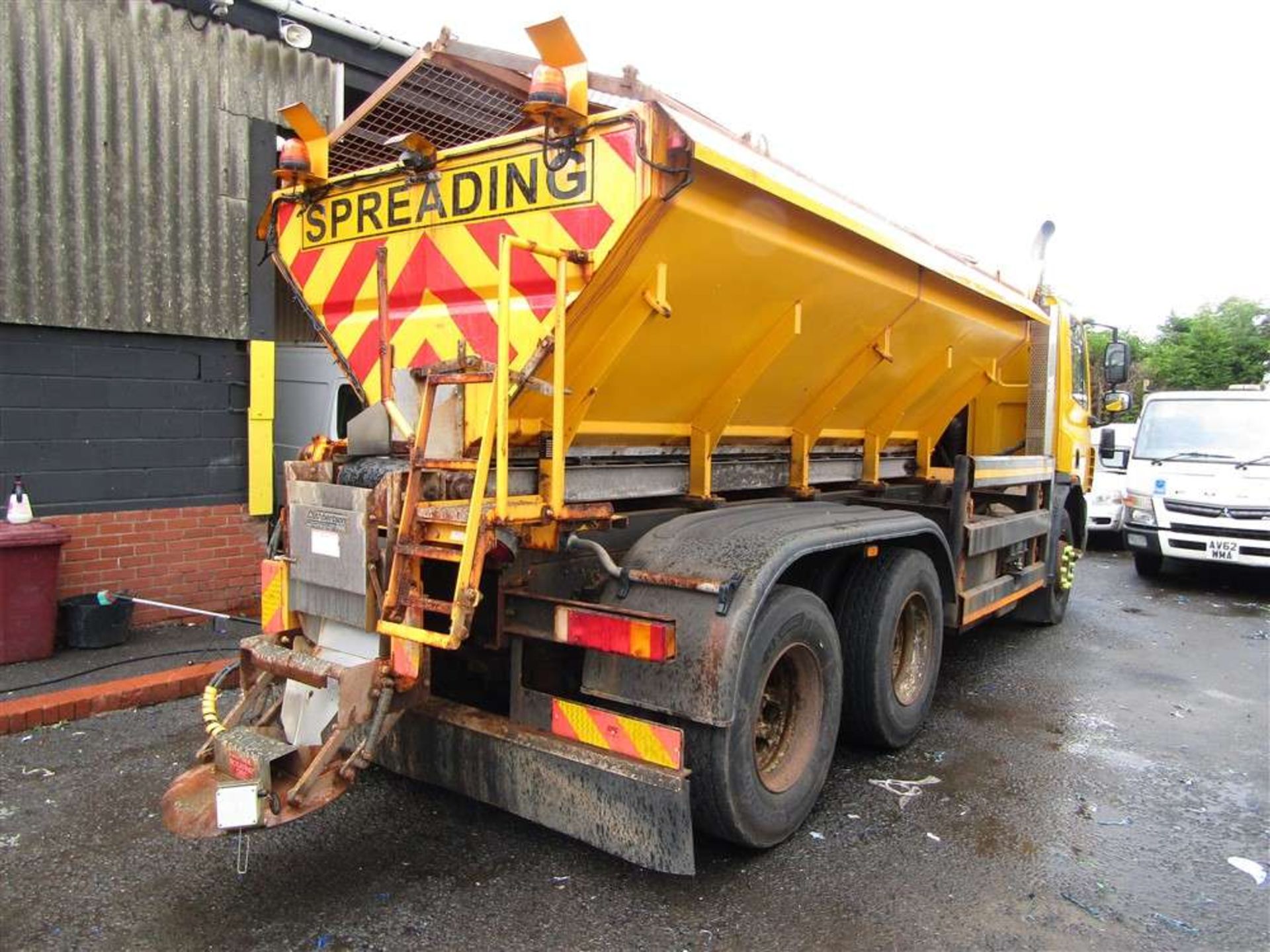 2012 61 reg DAF CF 75.360 6 x 4 Gritter (Direct Council) - Image 4 of 6