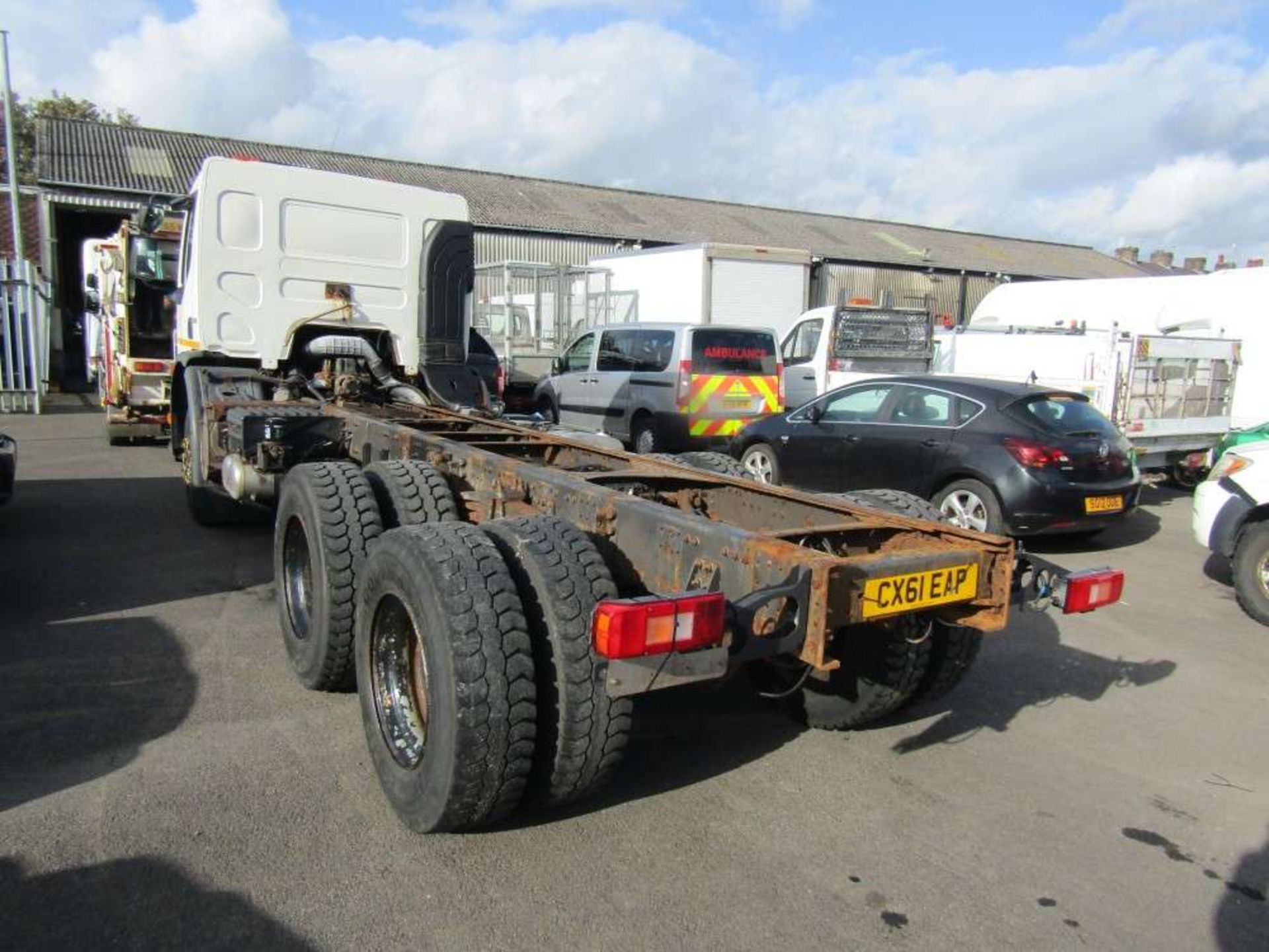 2011 61 reg Volvo 340 6 x 4 Chassis Cab - Image 3 of 7