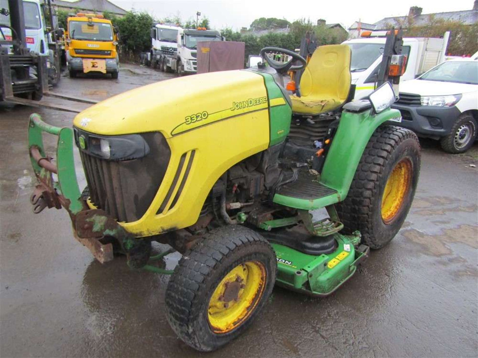 2007 07 reg John Deere 3320 Compact Tractor (Runs but doesn't Drive) (Direct Council) - Image 2 of 4