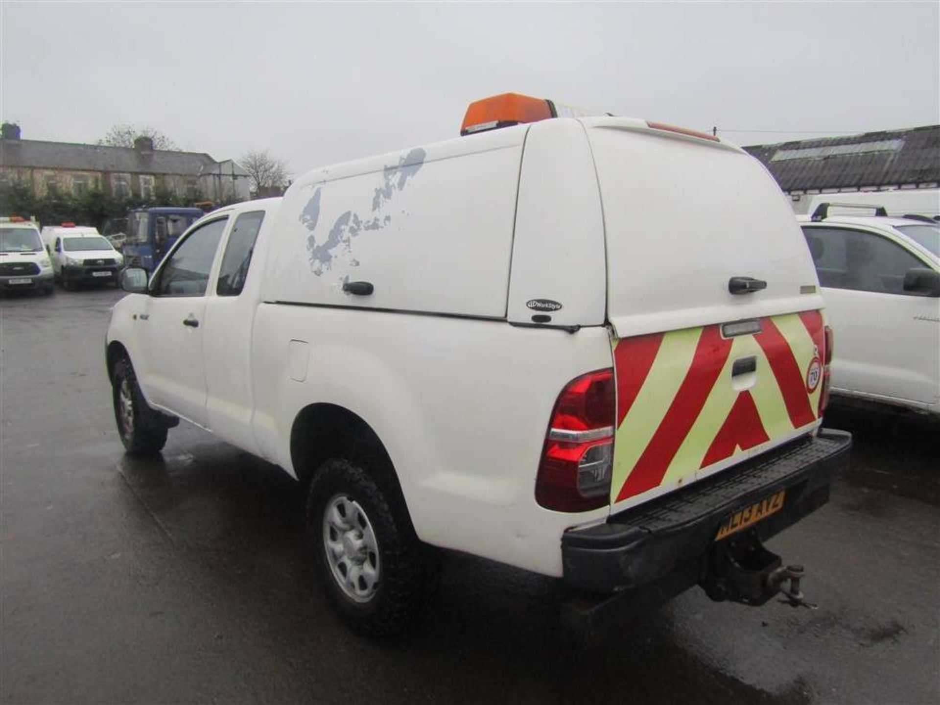 2013 13 reg Toyota Hilux HL2 D-4D 4 x 4 ECB (Direct United Utilities Water) - Image 3 of 6