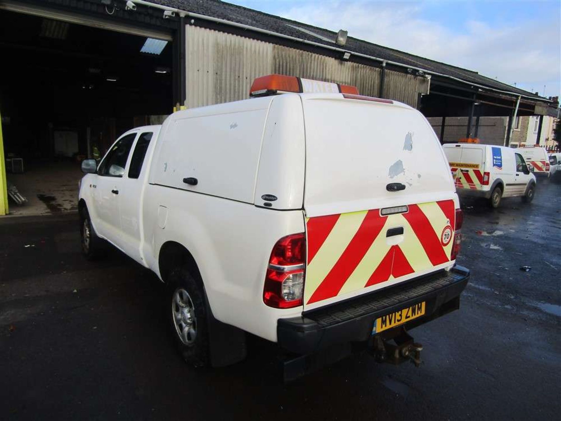 2013 13 reg Toyota Hilux HL2 D-4D 4x4 ECB (Direct United Utilities Water) - Image 3 of 6