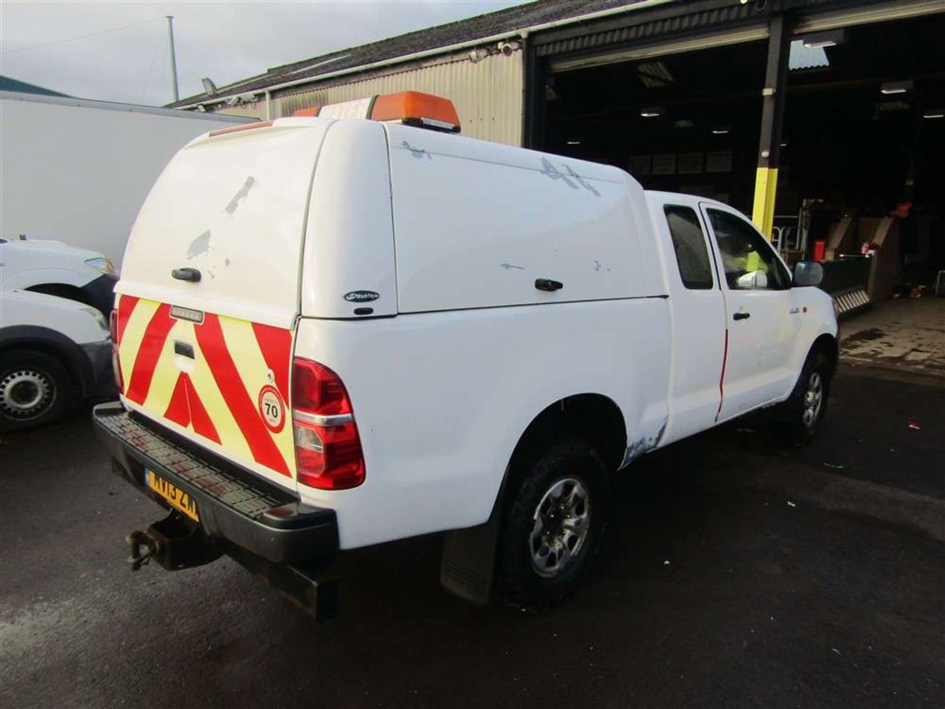 2013 13 reg Toyota Hilux HL2 D-4D 4x4 ECB (Direct United Utilities Water) - Image 4 of 6