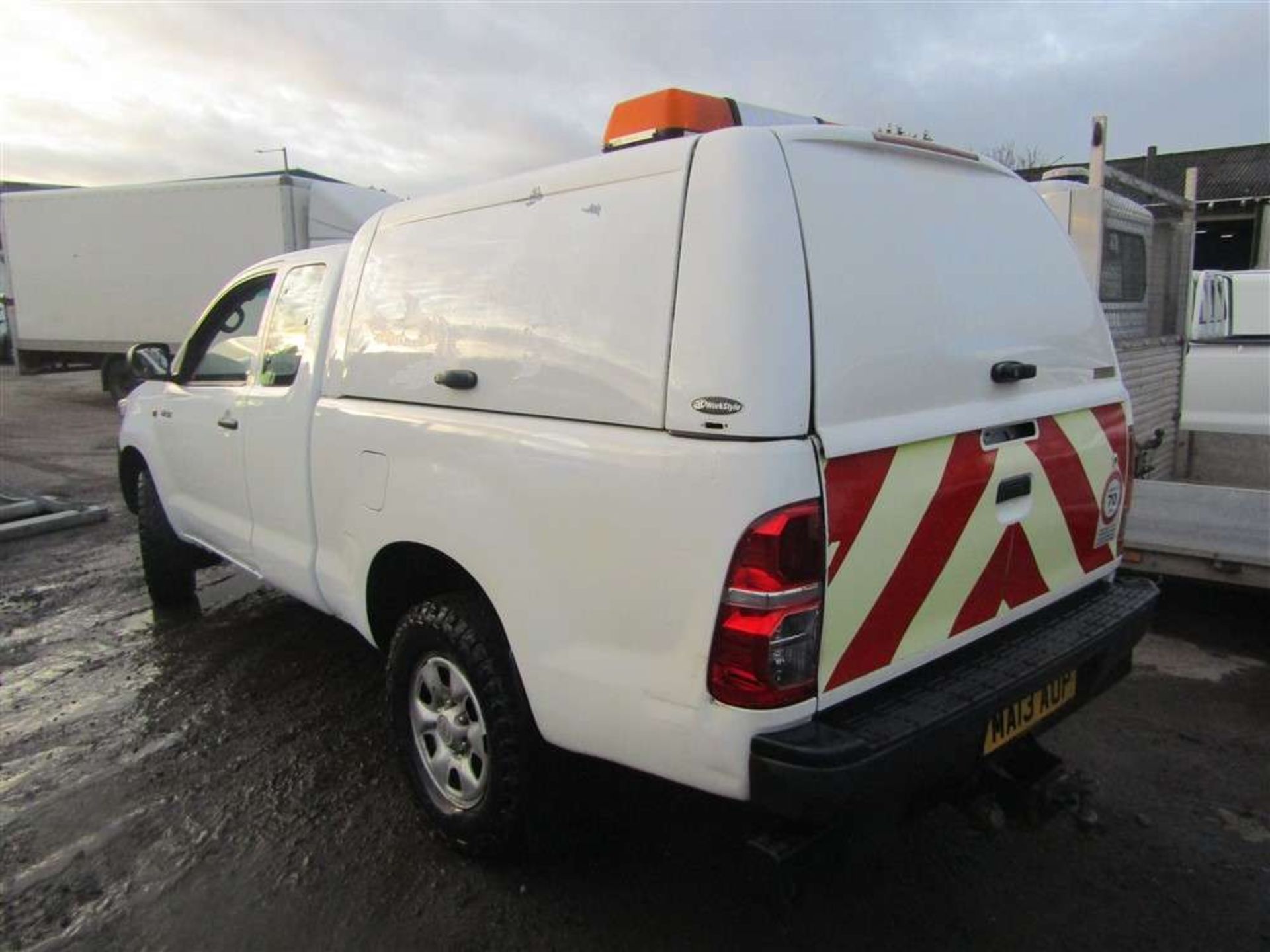 2013 13 reg Toyota Hilux HL2 D-4D 4x4 ECB (Direct United Utilities Water) - Image 3 of 5