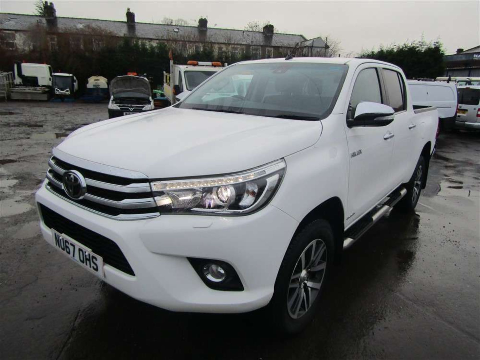 2017 67 reg Toyota HiLux Invincible D-4D 4WD DCB - Image 2 of 6