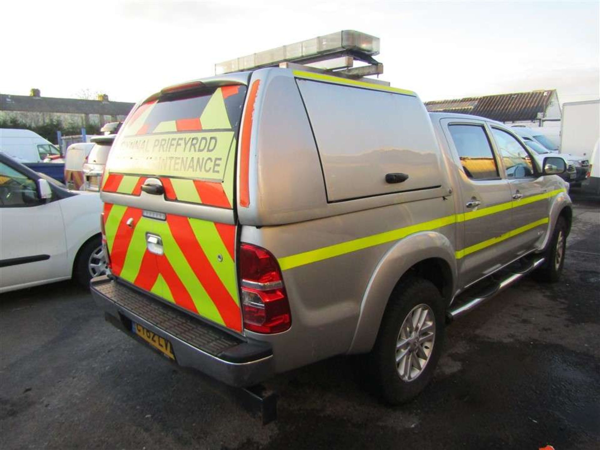 2013 62 reg Toyota Hilux Invincible D-4D 4x4 ECB (Direct Council) - Image 4 of 6