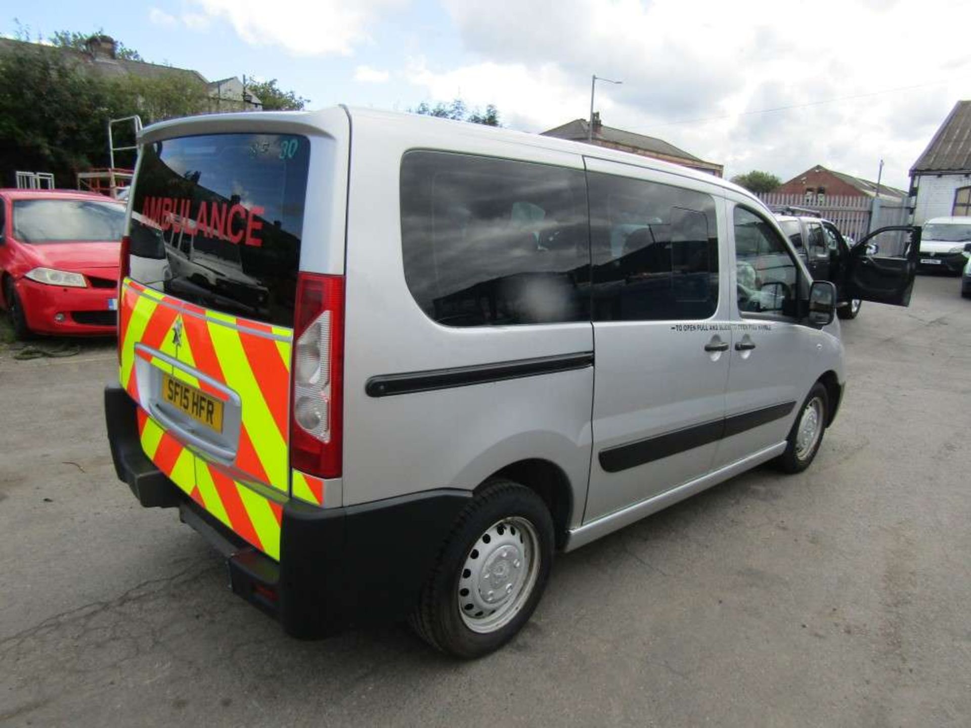 2015 15 reg Peugeot Independence SE Ambulance - Image 4 of 7