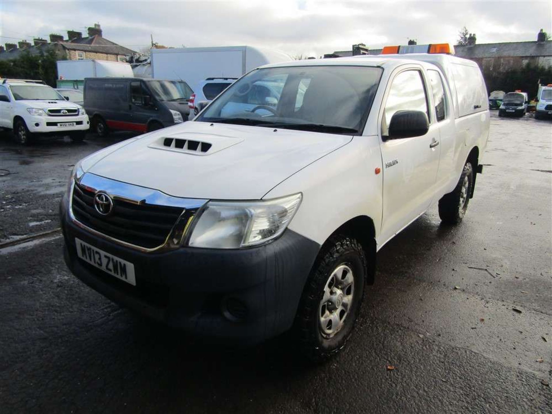 2013 13 reg Toyota Hilux HL2 D-4D 4x4 ECB (Direct United Utilities Water) - Image 2 of 6