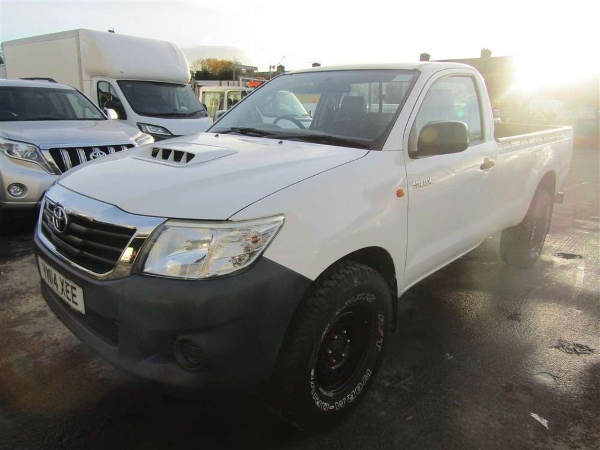 2014 14 reg Toyota Hi-lux Active D-4D 4 x 4 S/C - Image 2 of 6