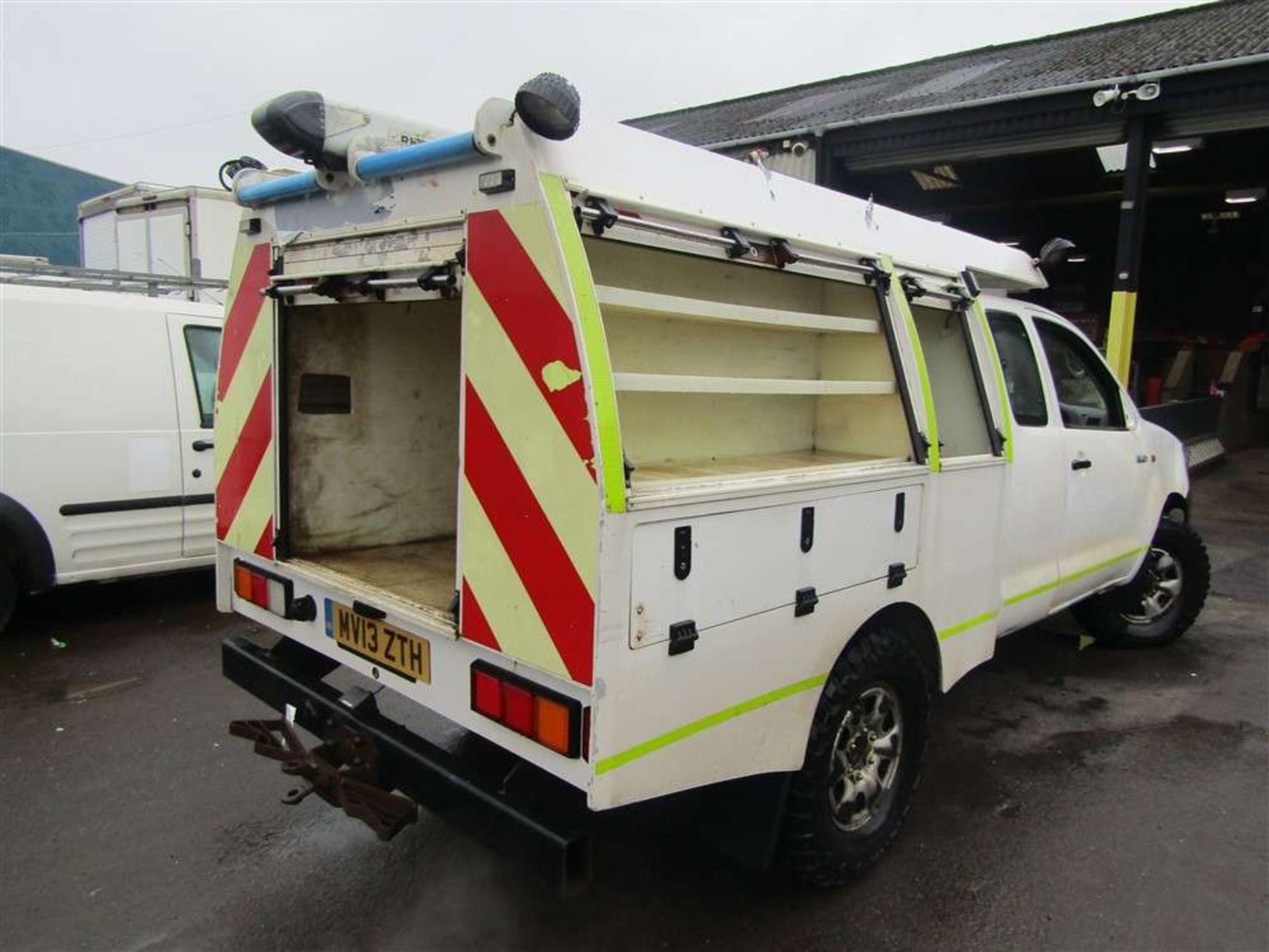 2013 13 reg Toyota Hilux HL2 4x4 ECB (Direct Electricity NW) - Image 4 of 6