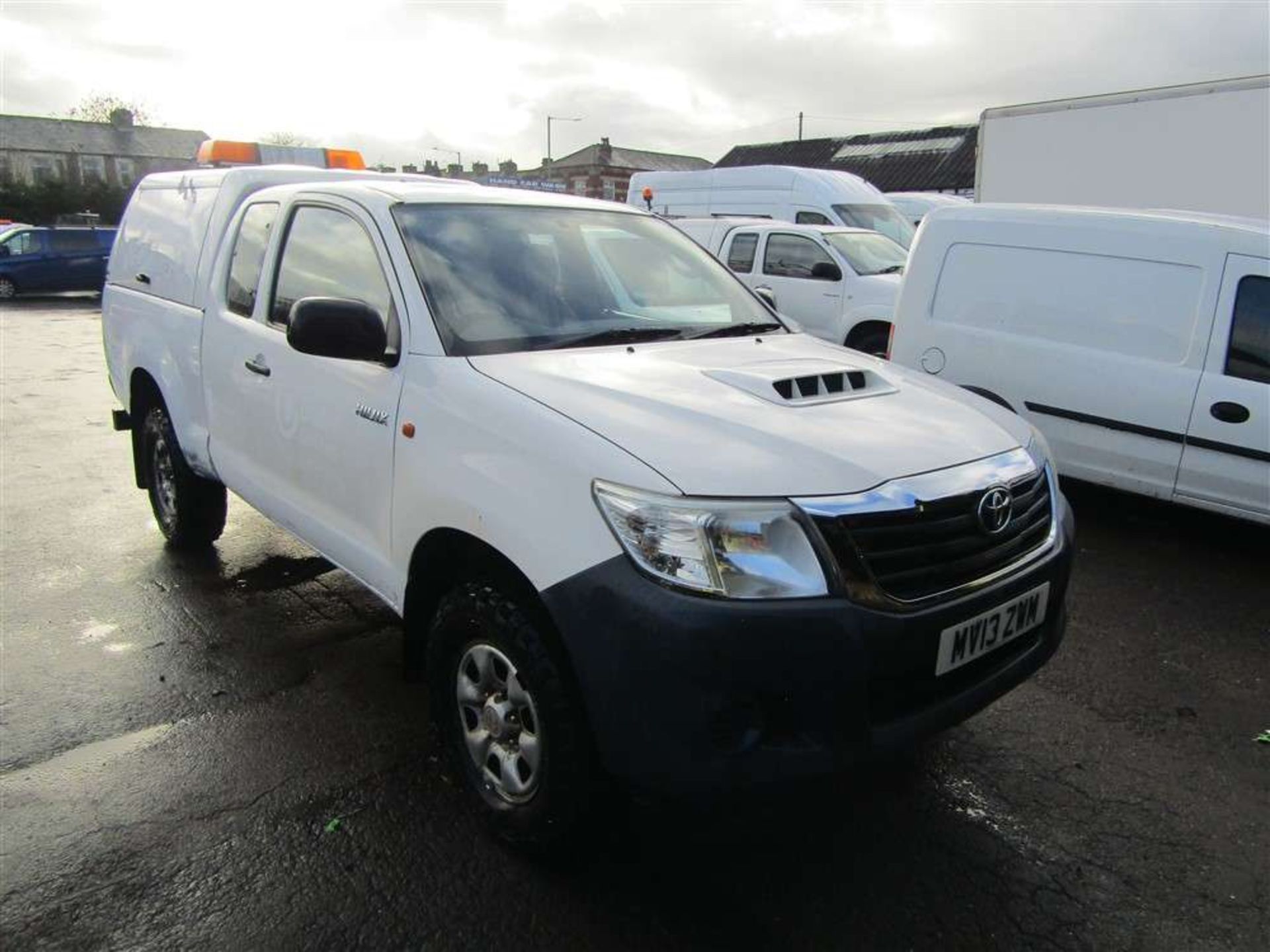 2013 13 reg Toyota Hilux HL2 D-4D 4x4 ECB (Direct United Utilities Water)