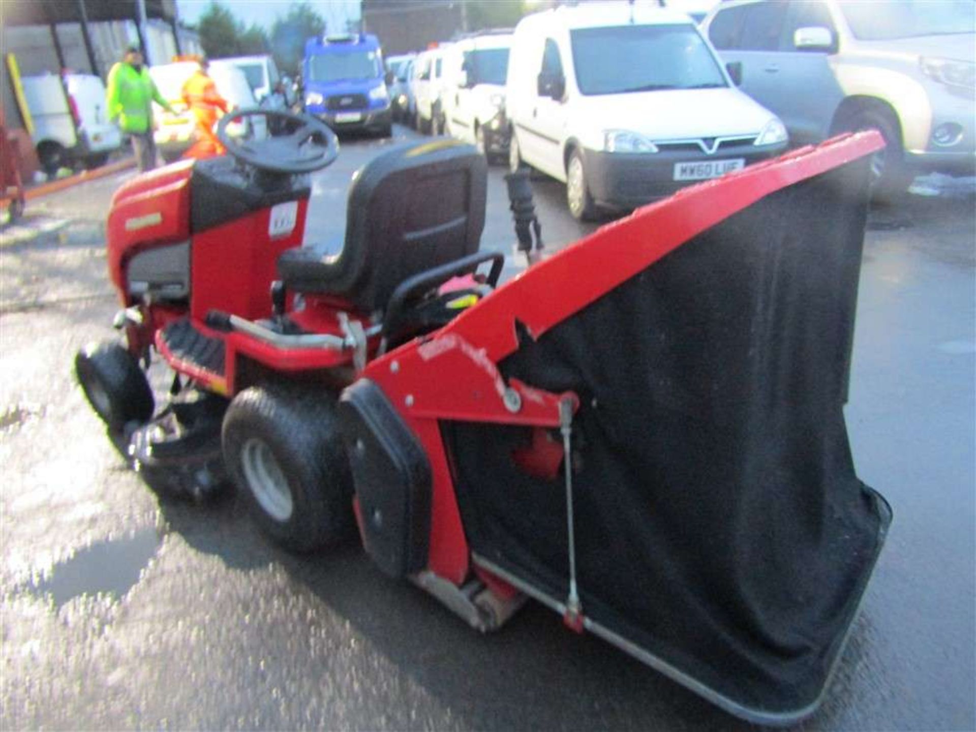 Countax C600H Petrol Ride on Mower with Honda Engine, Brushcutter & Collector Box - Image 3 of 5