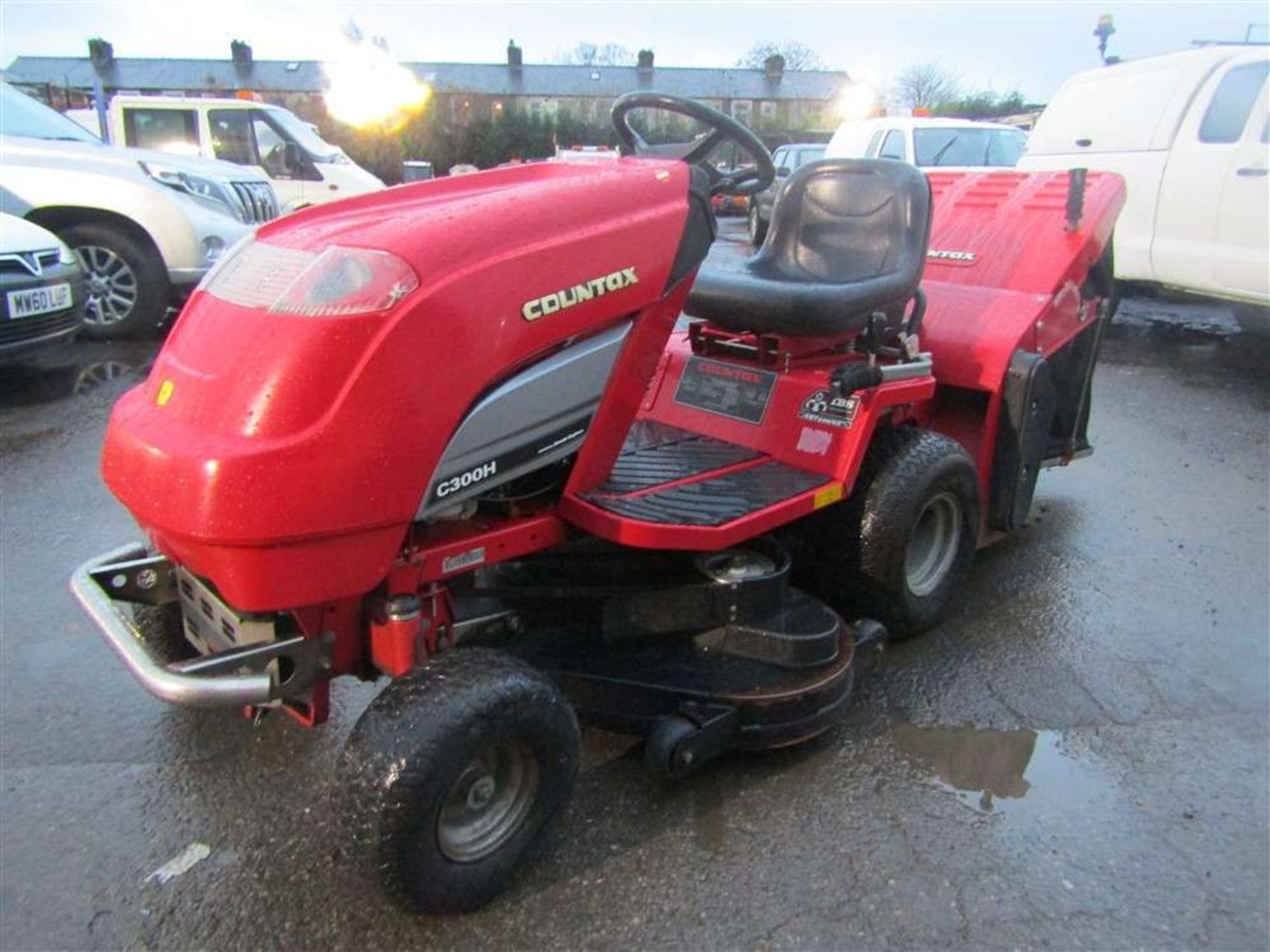 Countax C600H Petrol Ride on Mower with Honda Engine, Brushcutter & Collector Box - Image 2 of 5