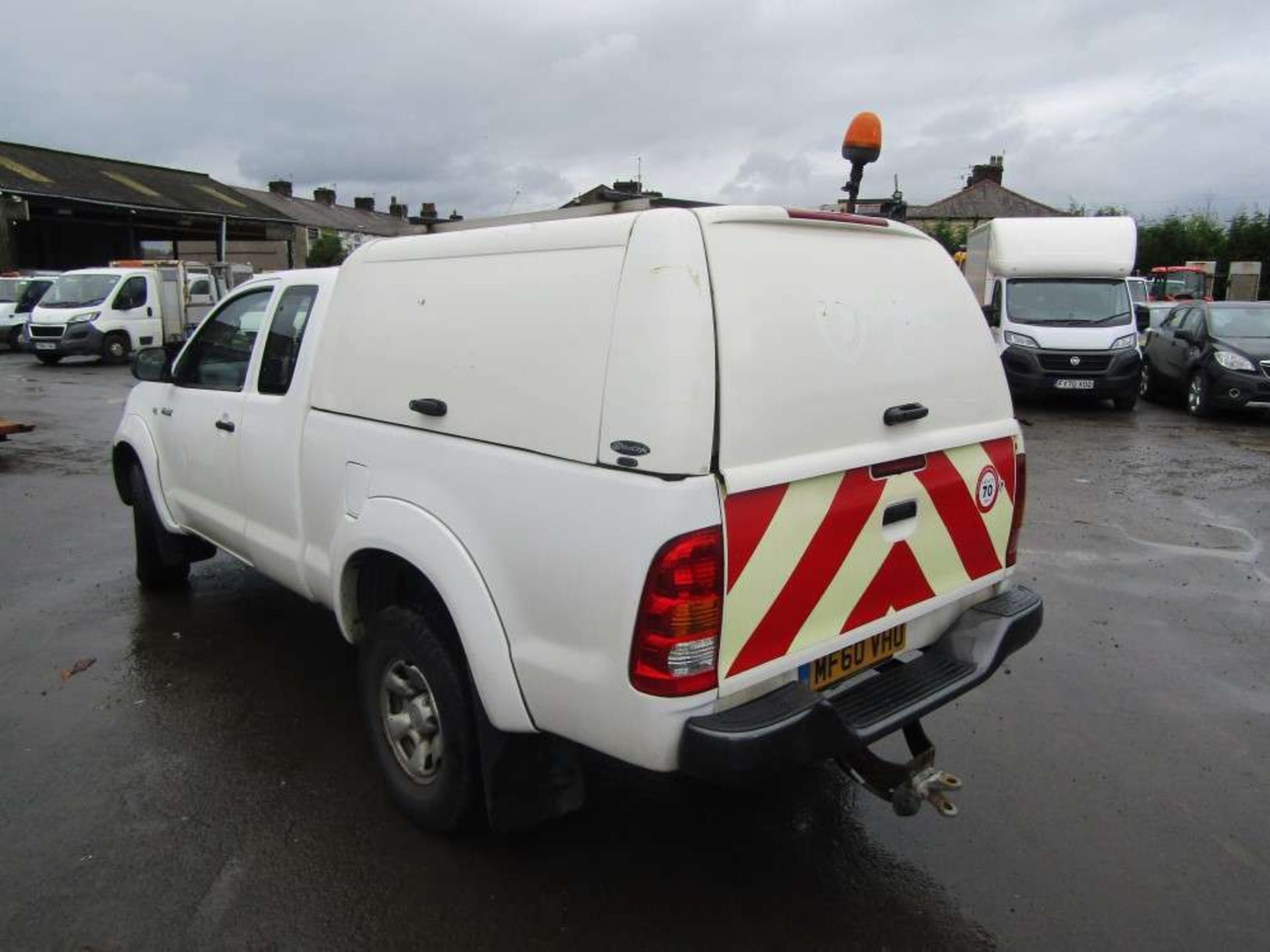 2010 60 reg Toyota Hilux HL2 D-4D 4 x 4 ECB (Direct United Utilities Water) - Image 3 of 6