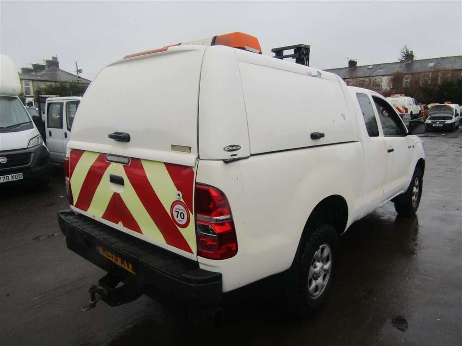 2013 13 reg Toyota Hilux HL2 D-4D 4 x 4 ECB (Direct United Utilities Water) - Image 4 of 6