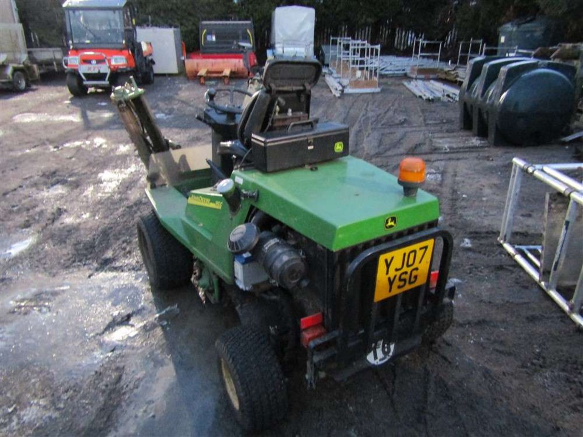 2007 07 John Deere Ride on Mower (Direct Council) - Image 3 of 5