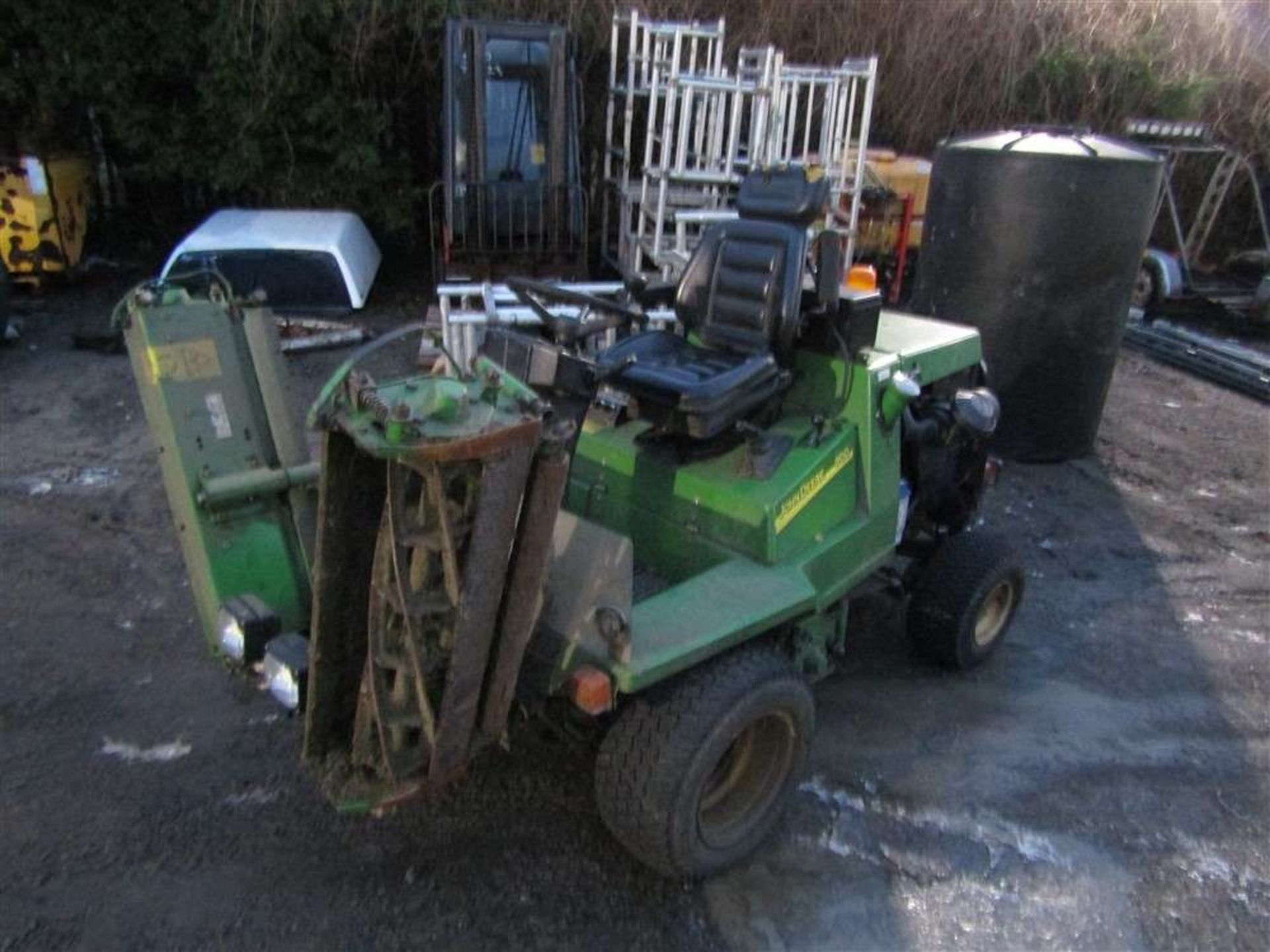 2007 07 John Deere Ride on Mower (Direct Council) - Image 2 of 5