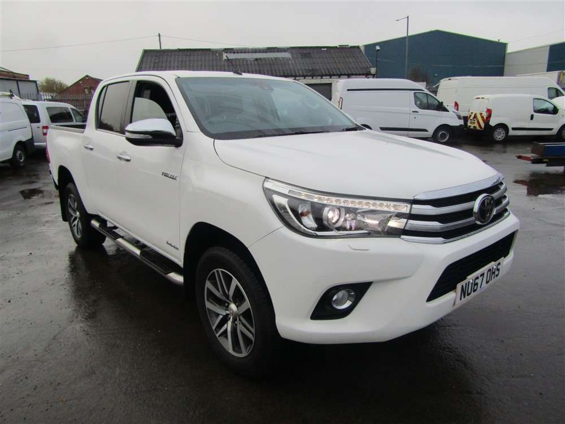 2017 67 reg Toyota HiLux Invincible D-4D 4WD DCB