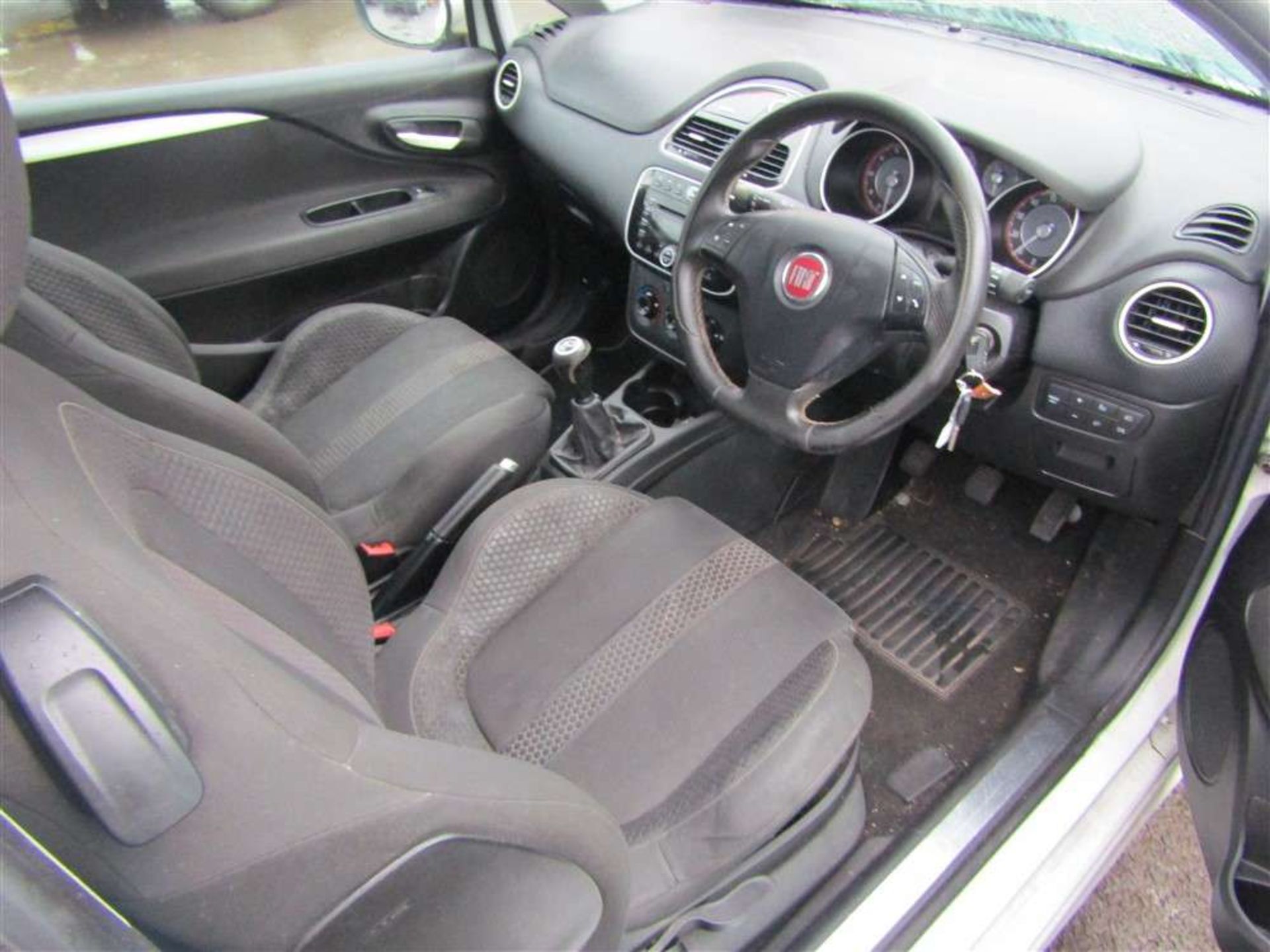 2010 10 reg Fiat Punto Evo Sporting M-Air - Image 5 of 6