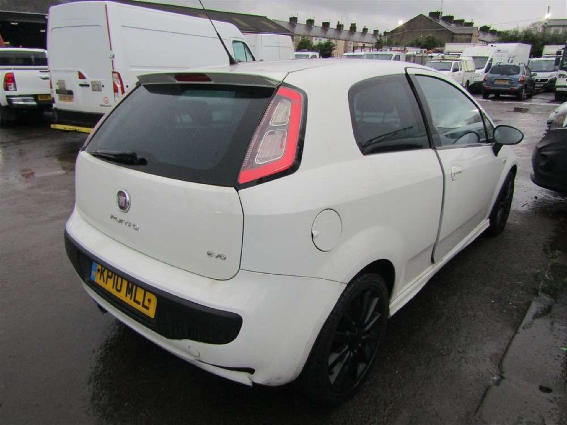 2010 10 reg Fiat Punto Evo Sporting M-Air - Image 4 of 6