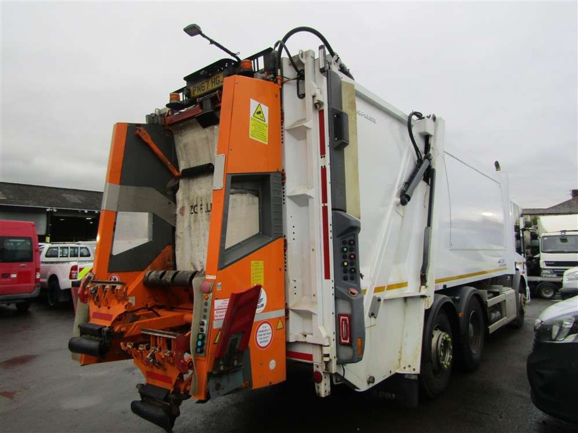 2017 67 reg Mercedes Econic 2630 Refuse Wagon (Direct Council) - Image 4 of 6