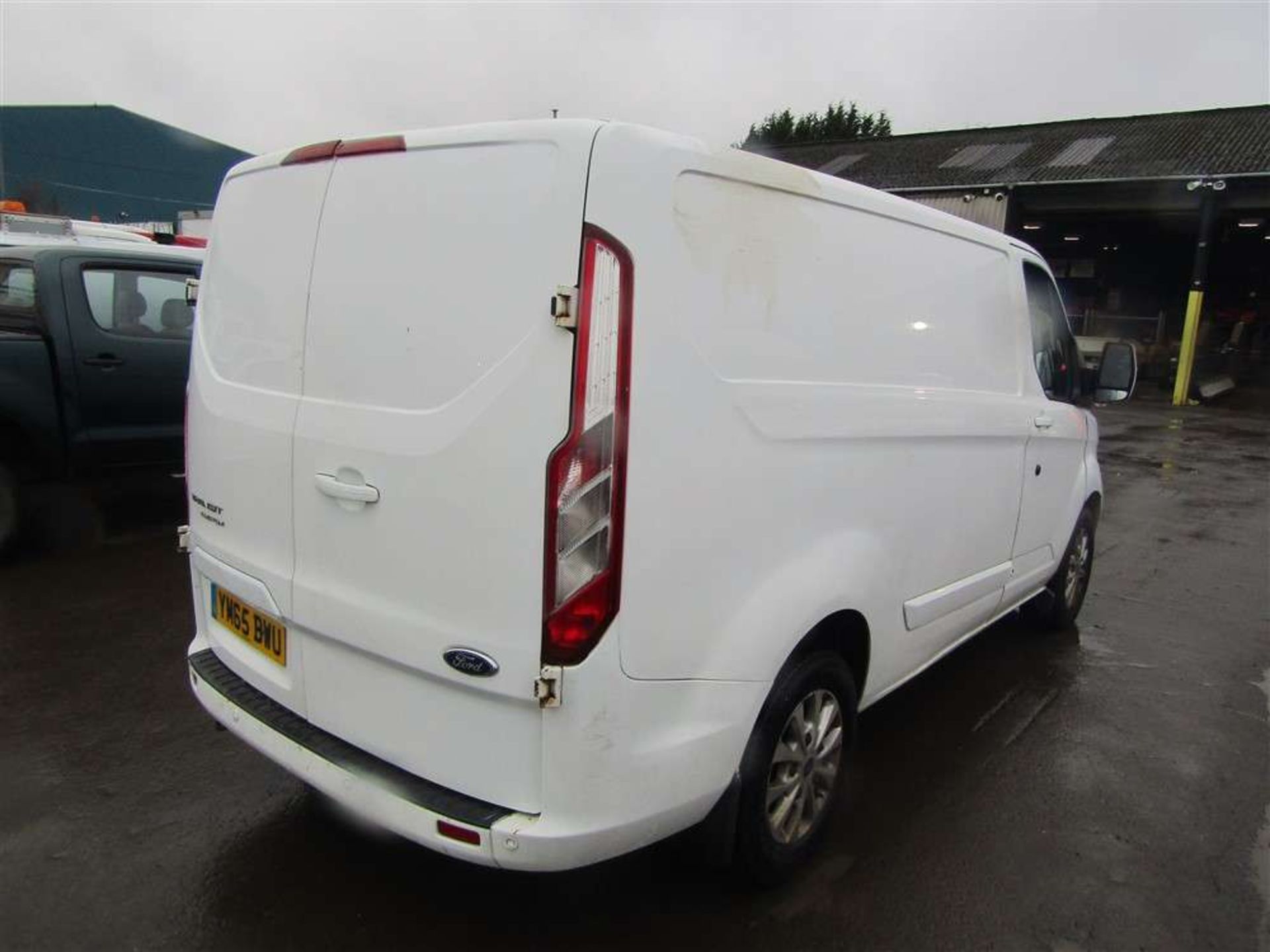 2015 65 reg Ford Transit Custom 270 LTD E-Tech (Smoking And Engine Knocking) (On VCAR) - Image 4 of 7