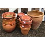 A quantity of approx. 20 mostly terracotta flower pots