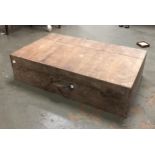 A wooden storage box with iron carry handle, 84x51x20cm