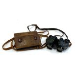 A cased pair of Moeller Wedel Tourix 6X binoculars in leather case