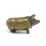 A brass pig vesta, 4.5cmL