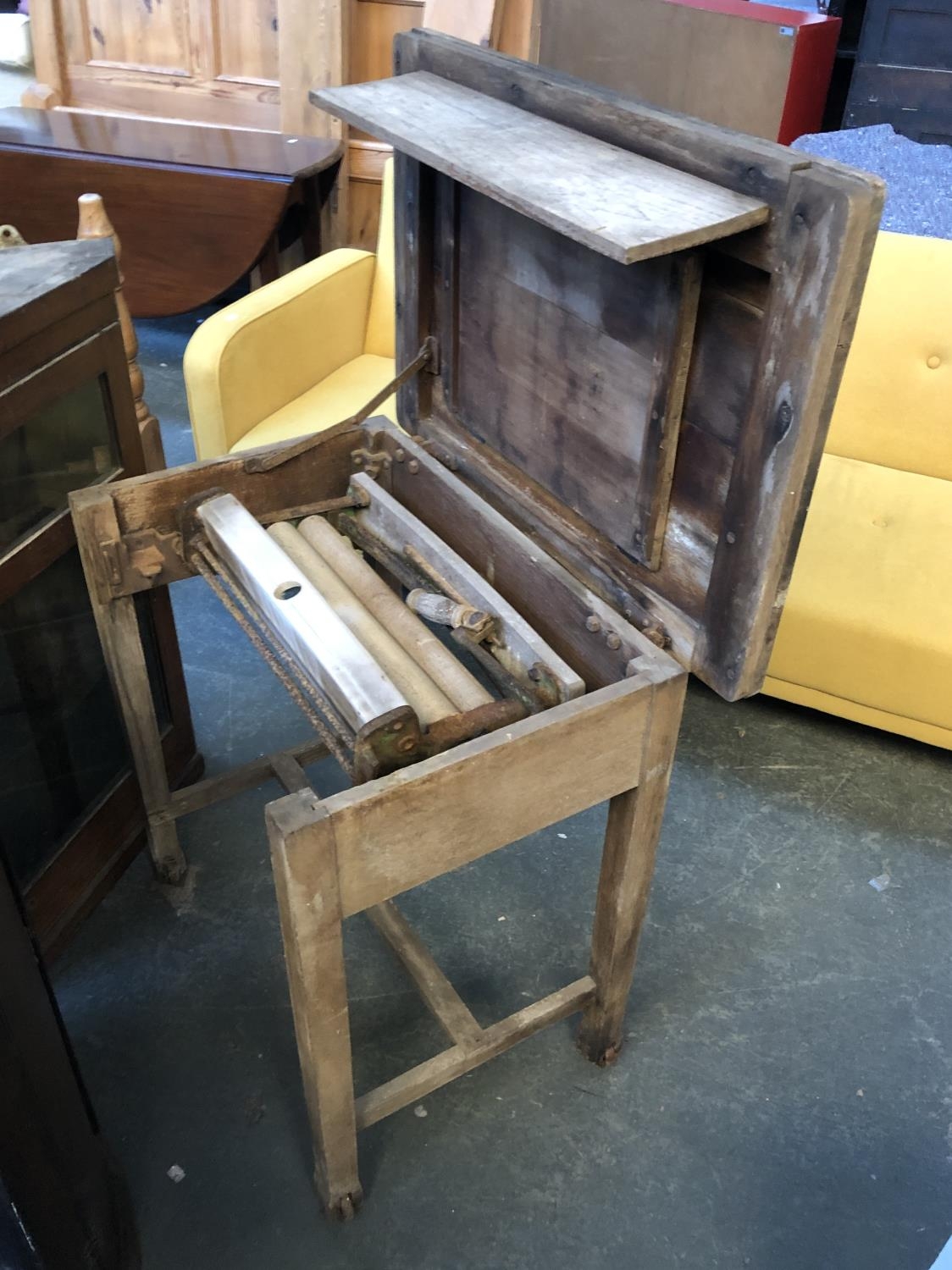 An oak mangle table with hinged top, 76x54x79cmH - Image 2 of 2